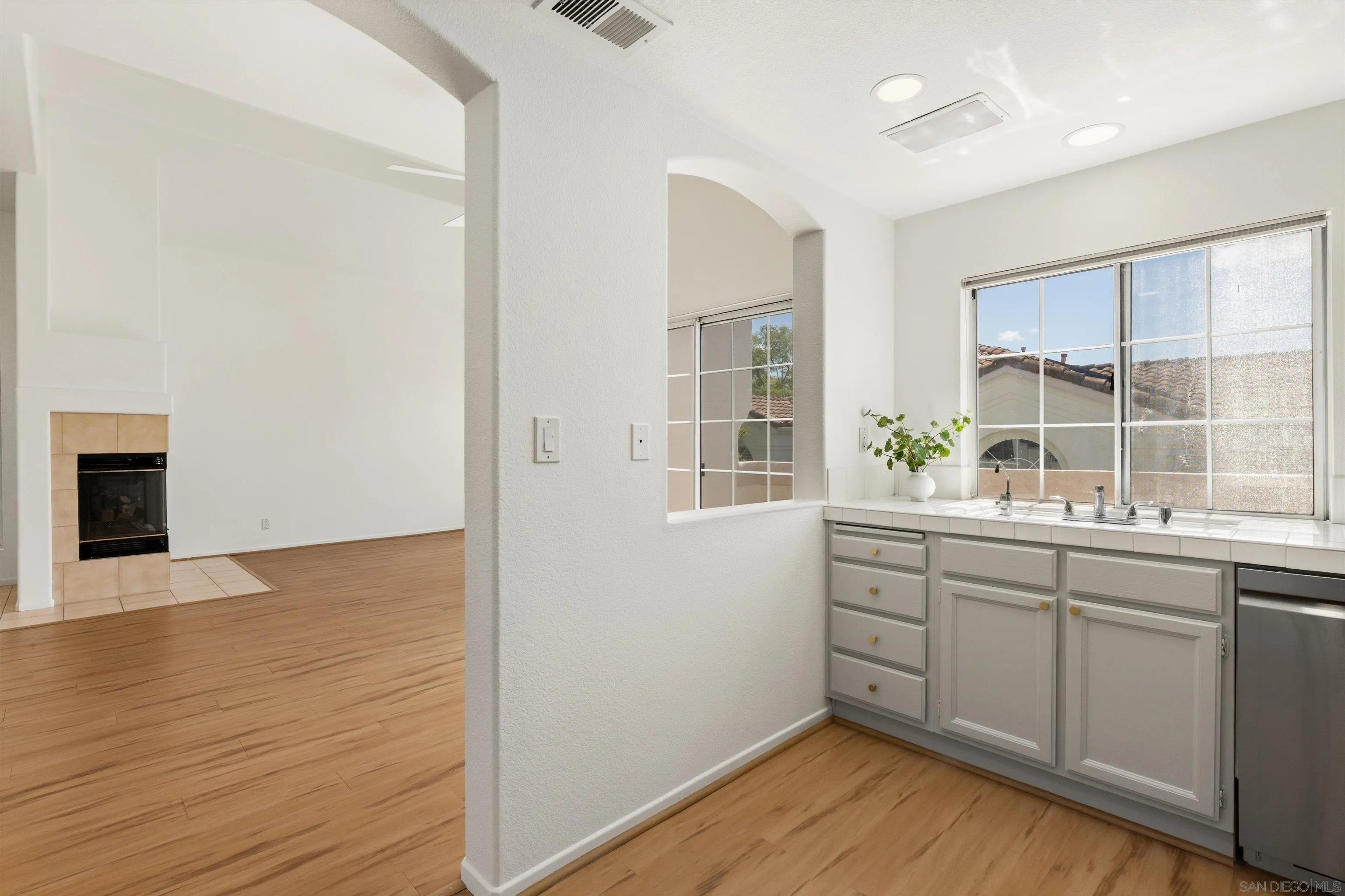 Photo #11: 260010136 Listing: Photo #11