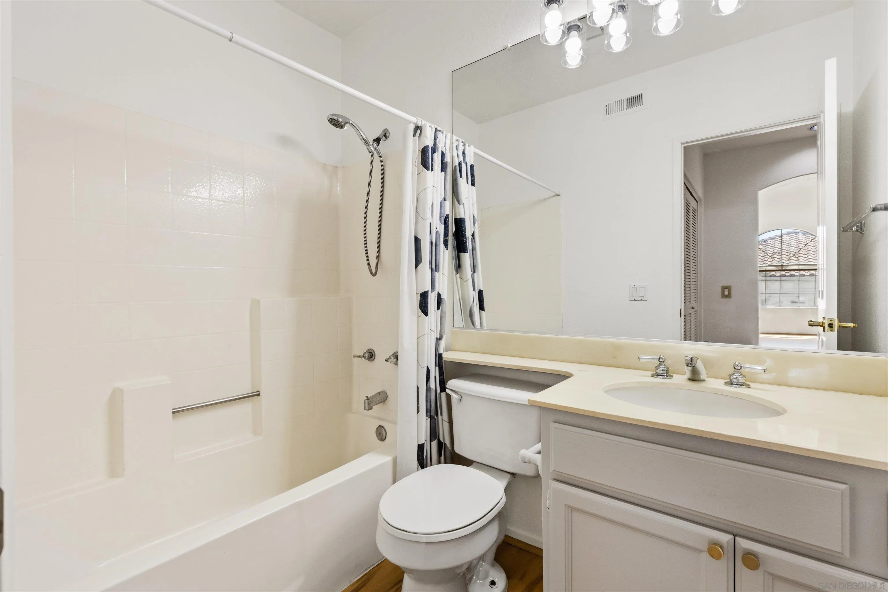 Photo #20: 260010136 Listing: Photo #20