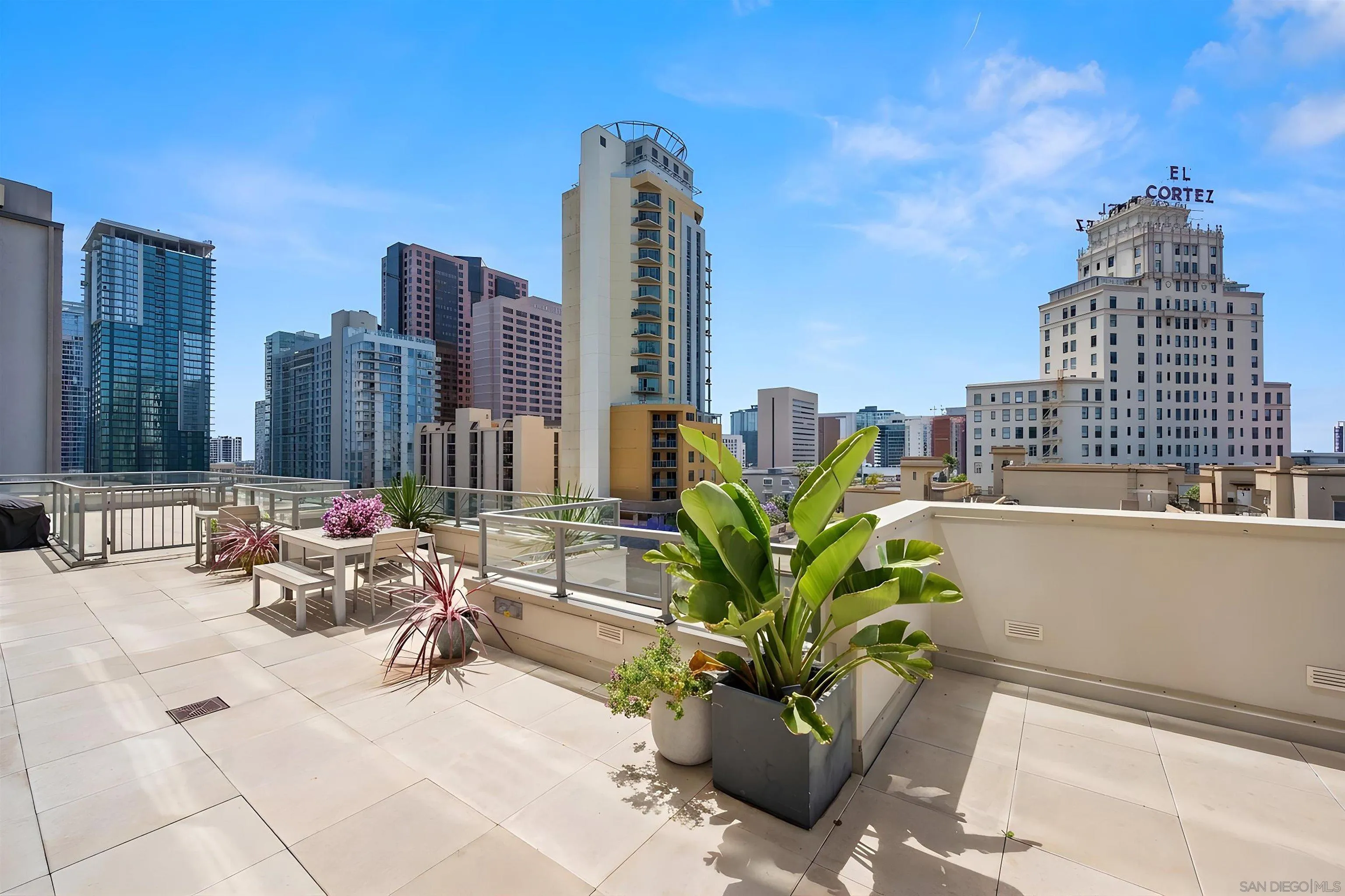 https://cdn.realtyfeed.com/cdn/127/260010137/51f4da951fc76eda15a3a67c7b25bf2f.webp