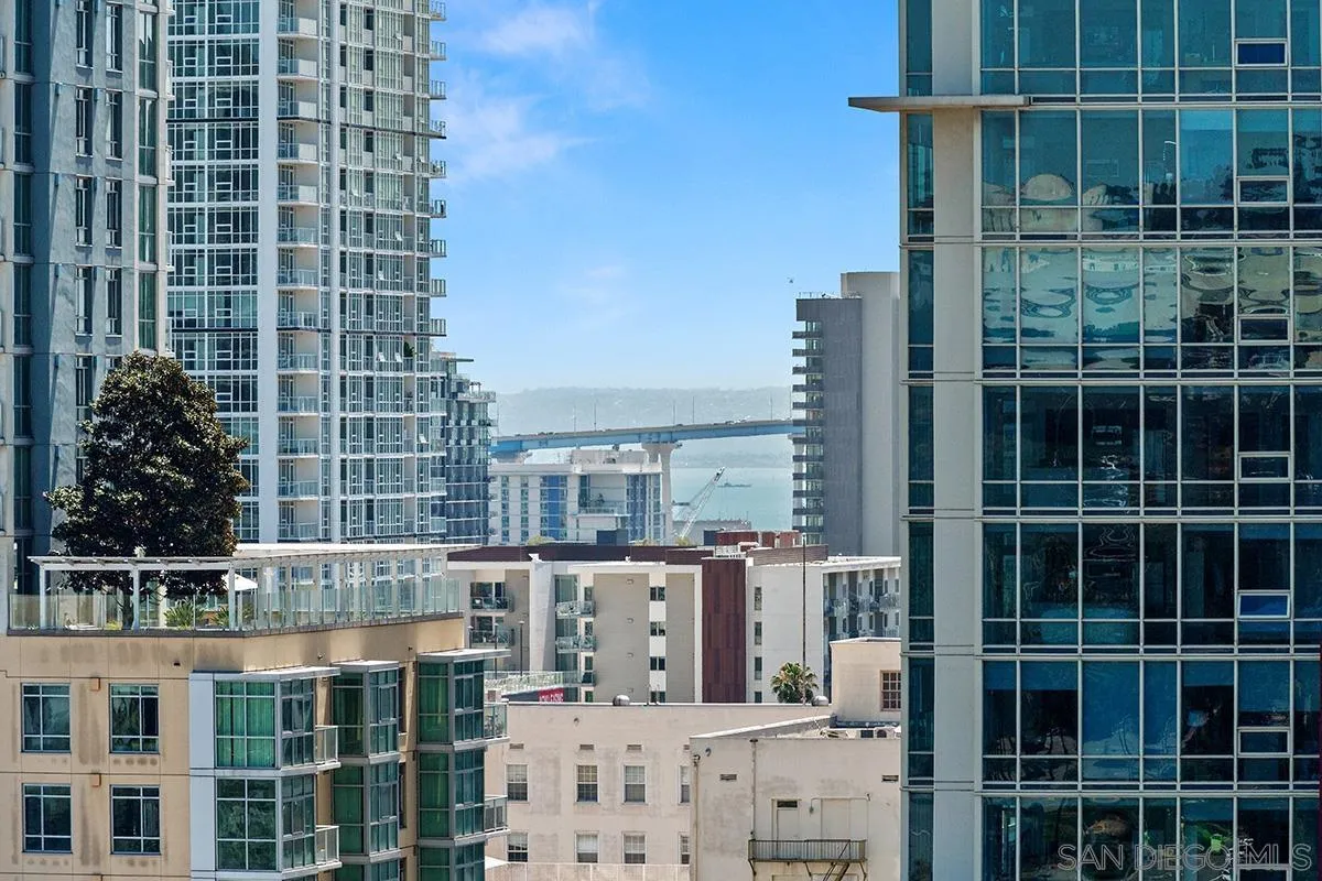 https://cdn.realtyfeed.com/cdn/127/260010137/a093d8d046f5494519b88415ed78339a.webp