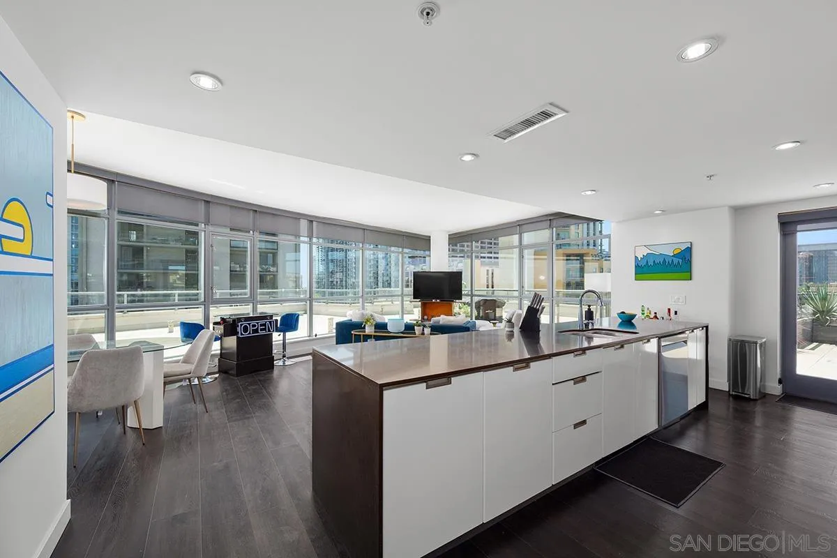 https://cdn.realtyfeed.com/cdn/127/260010137/a220863796801fef3fbd23891093cc00.webp