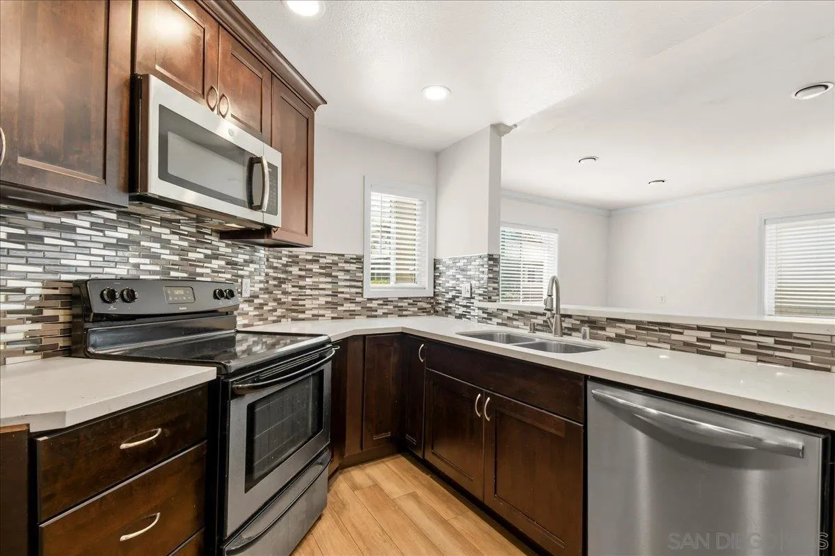 Photo #7: 260010138 Listing: Photo #7