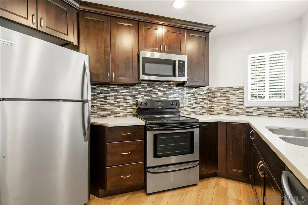 Photo #8: 260010138 Listing: Photo #8