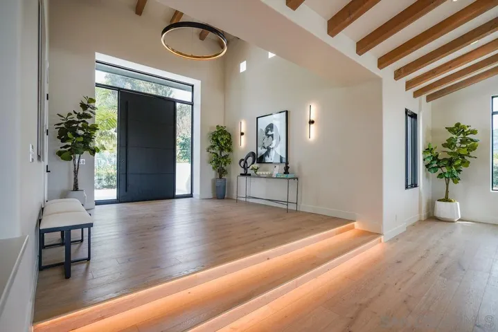 8308 CALLE DEL CIELO, LA JOLLA, CA 92037  Photo 6