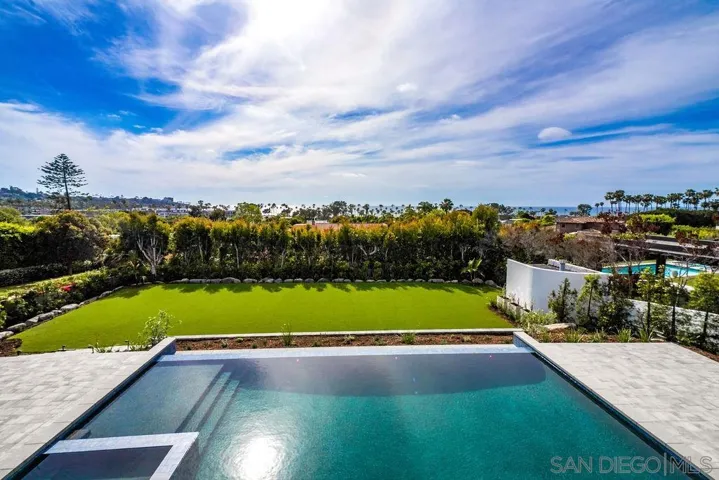 8308 CALLE DEL CIELO, LA JOLLA, CA 92037  Photo 9