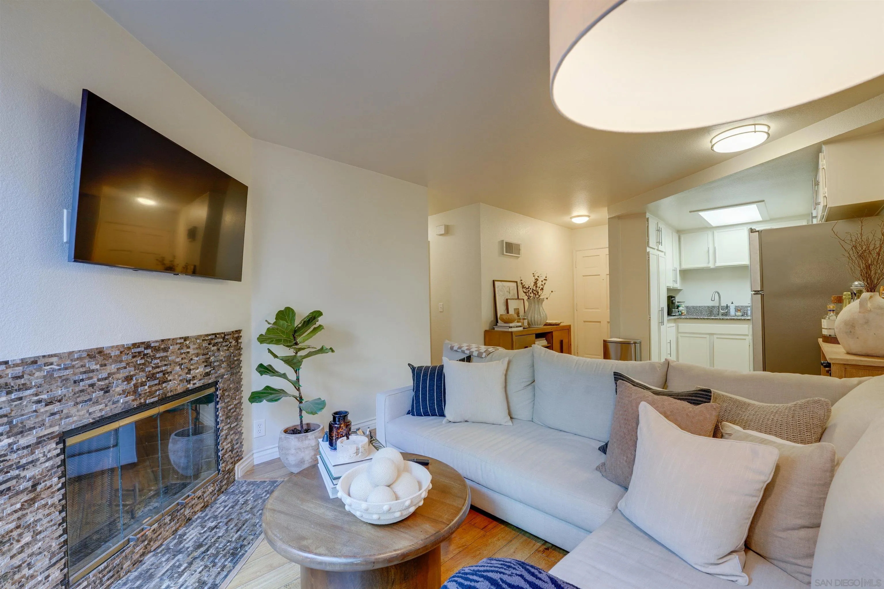 Photo #4: 260010146 Listing: Photo #4