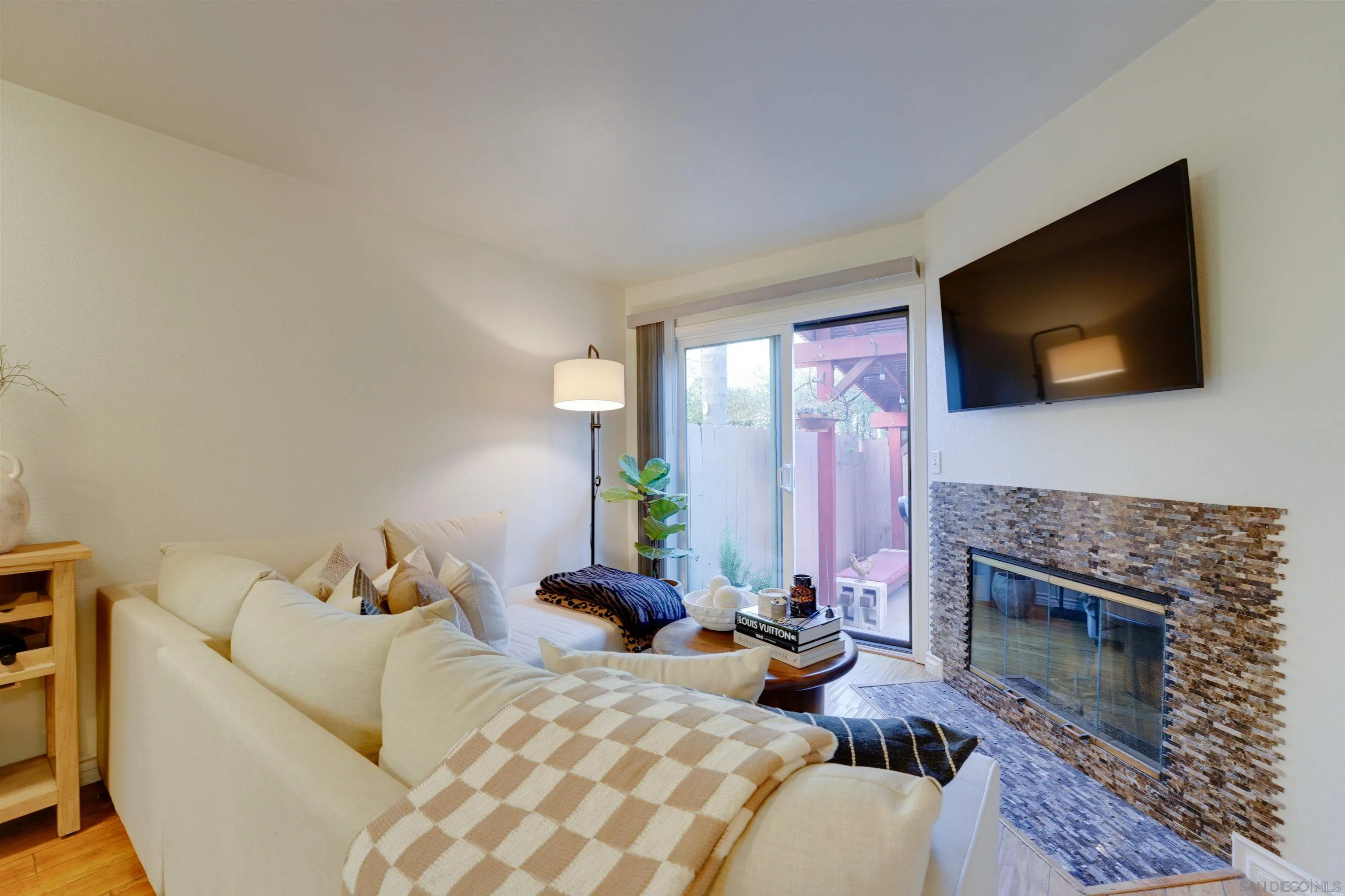 Photo #2: 260010146 Listing: Photo #2