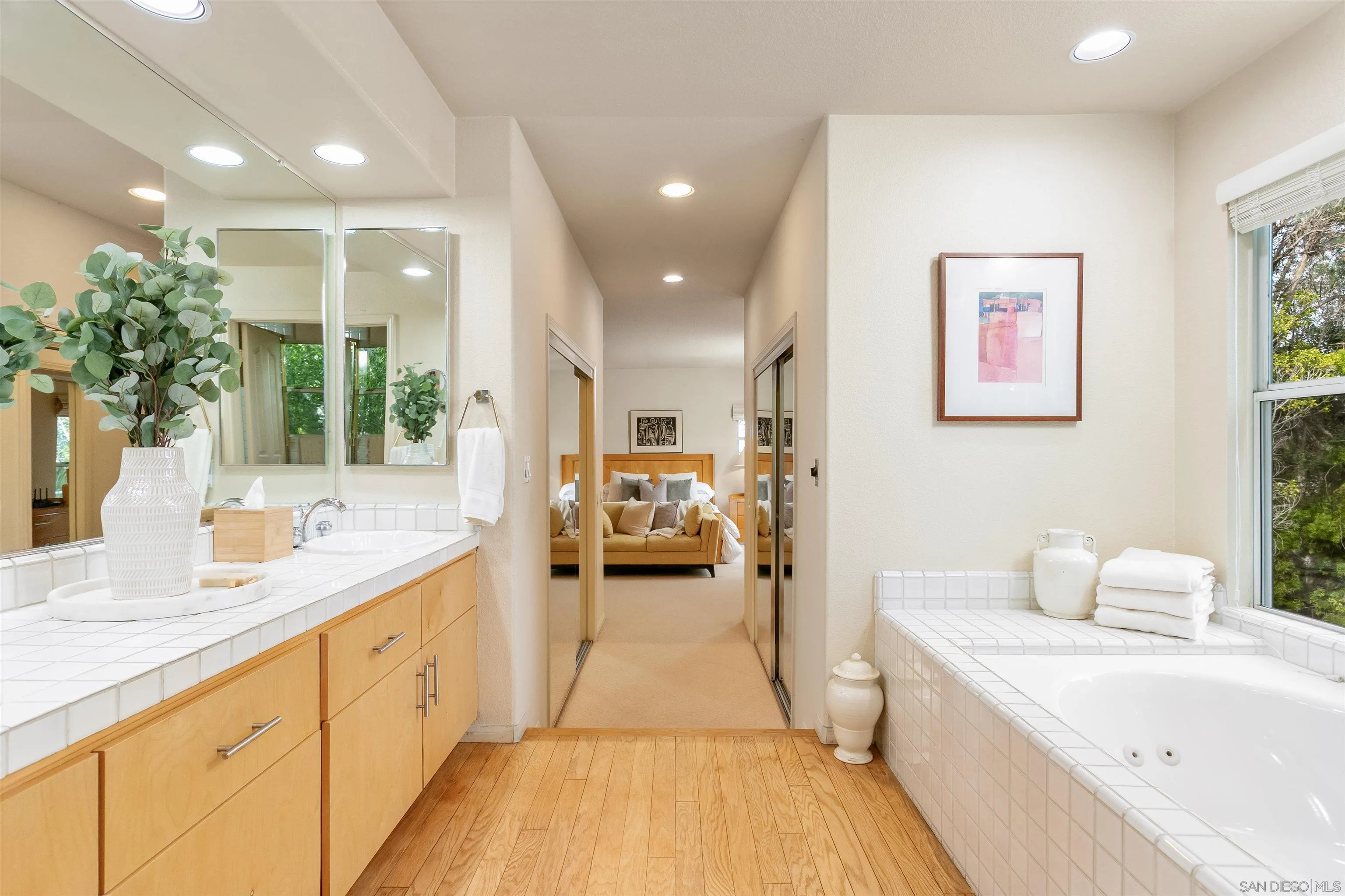 https://cdn.realtyfeed.com/cdn/127/260010155/1e96d6b403f9bea74a5eada9c84b3581.webp