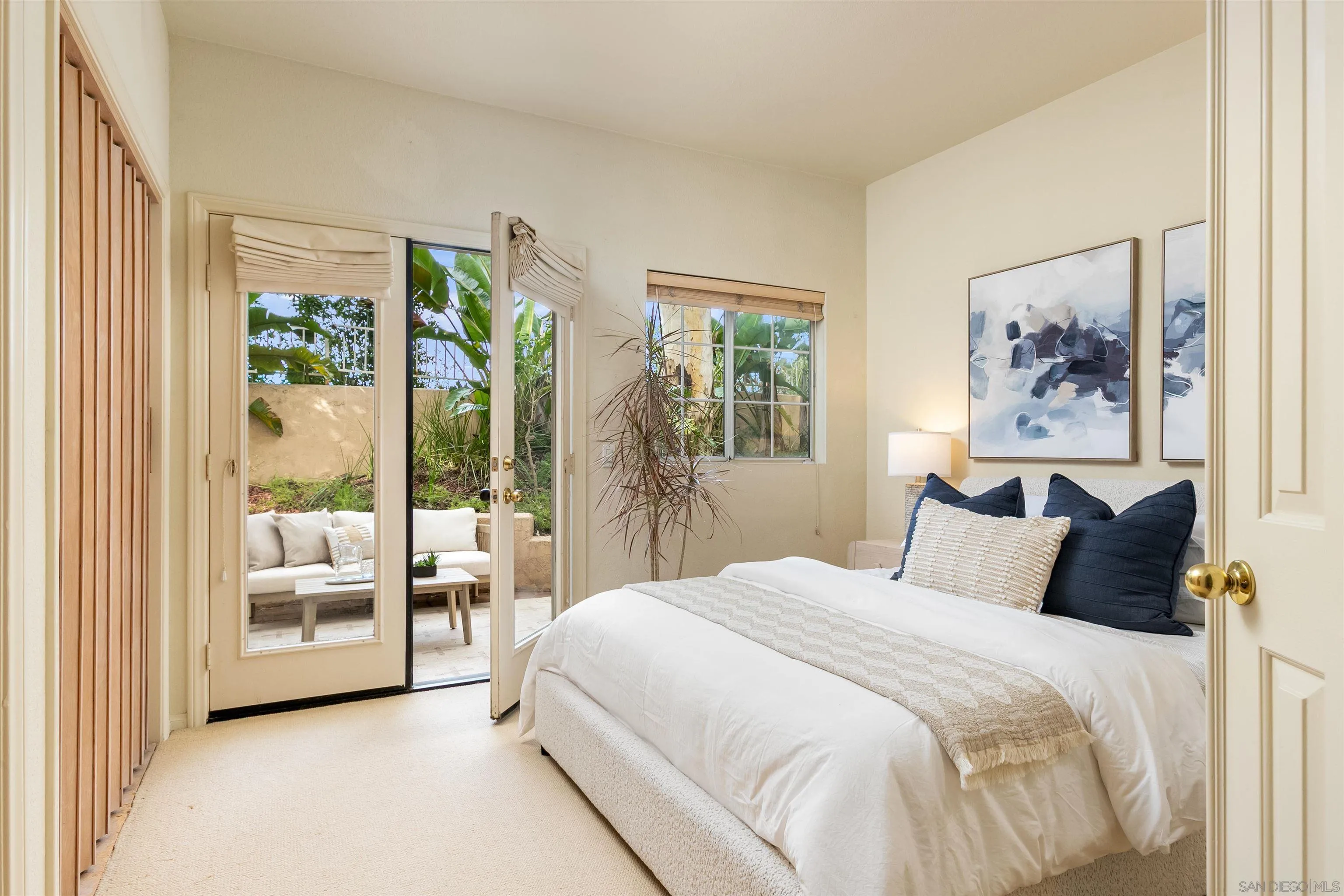 https://cdn.realtyfeed.com/cdn/127/260010155/f79a997d1e419fd922c11b3cd85ac813.webp