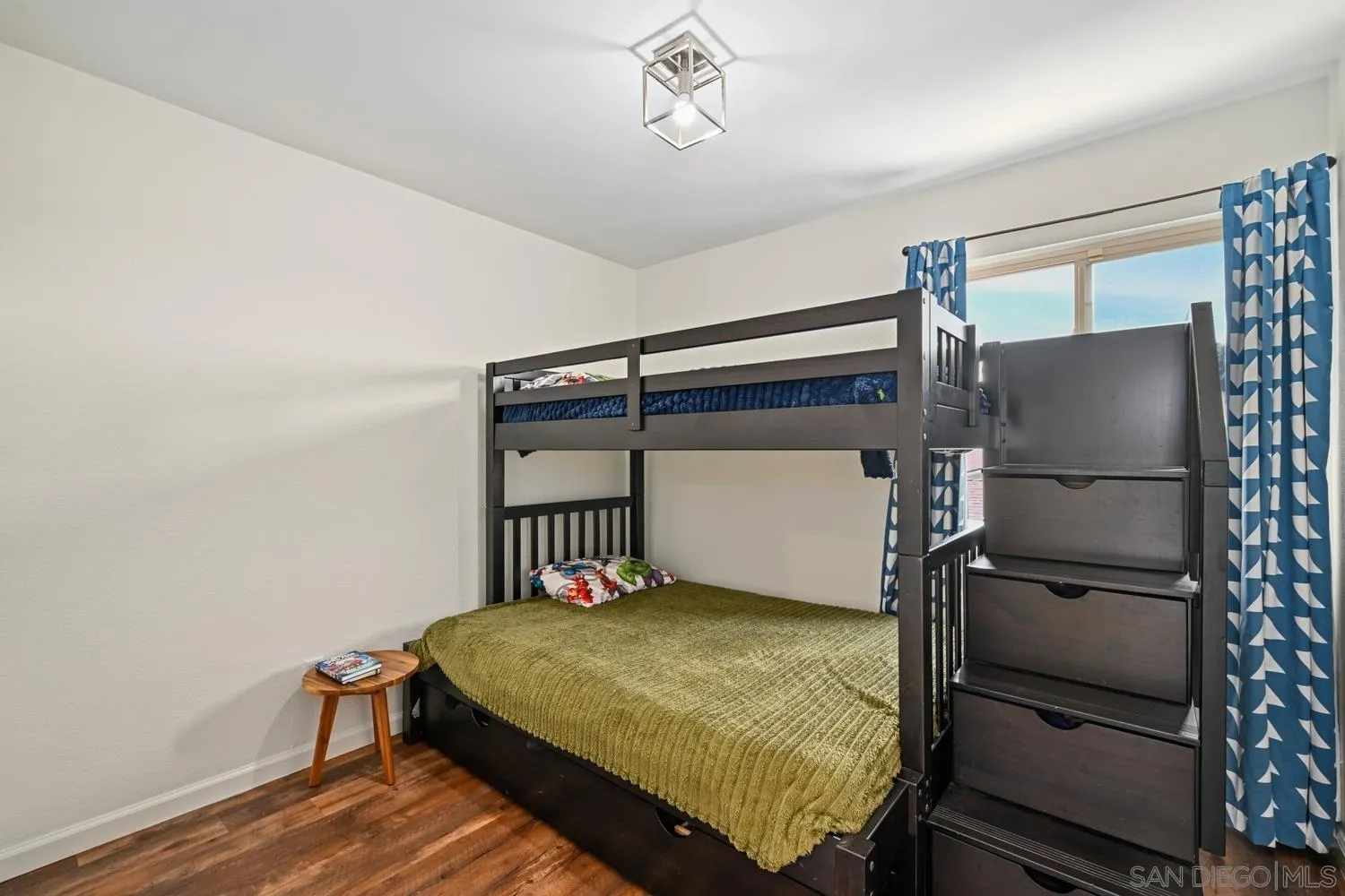 https://cdn.realtyfeed.com/cdn/127/260010160/50dcb96d0da3a81b8bc78f1845e41e07.webp