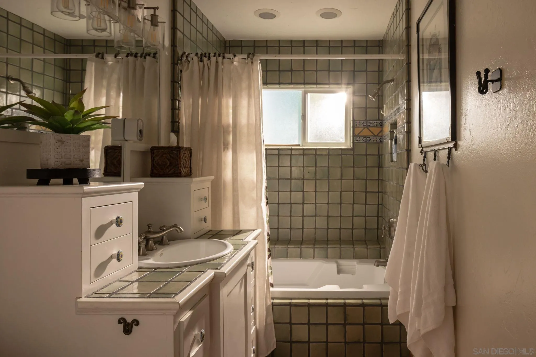 https://cdn.realtyfeed.com/cdn/127/260010161/8eb1c4f31d0d3c35ce95d39b7368a994.webp