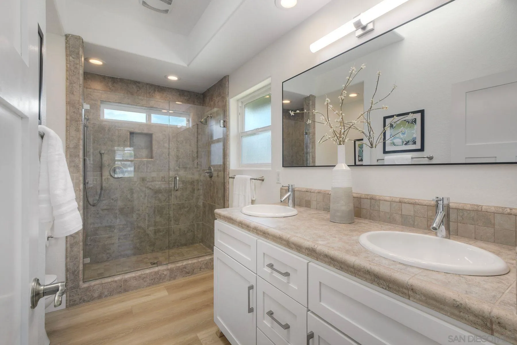 https://cdn.realtyfeed.com/cdn/127/260010164/1fb182b487553c92d325709e2a895f2f.webp