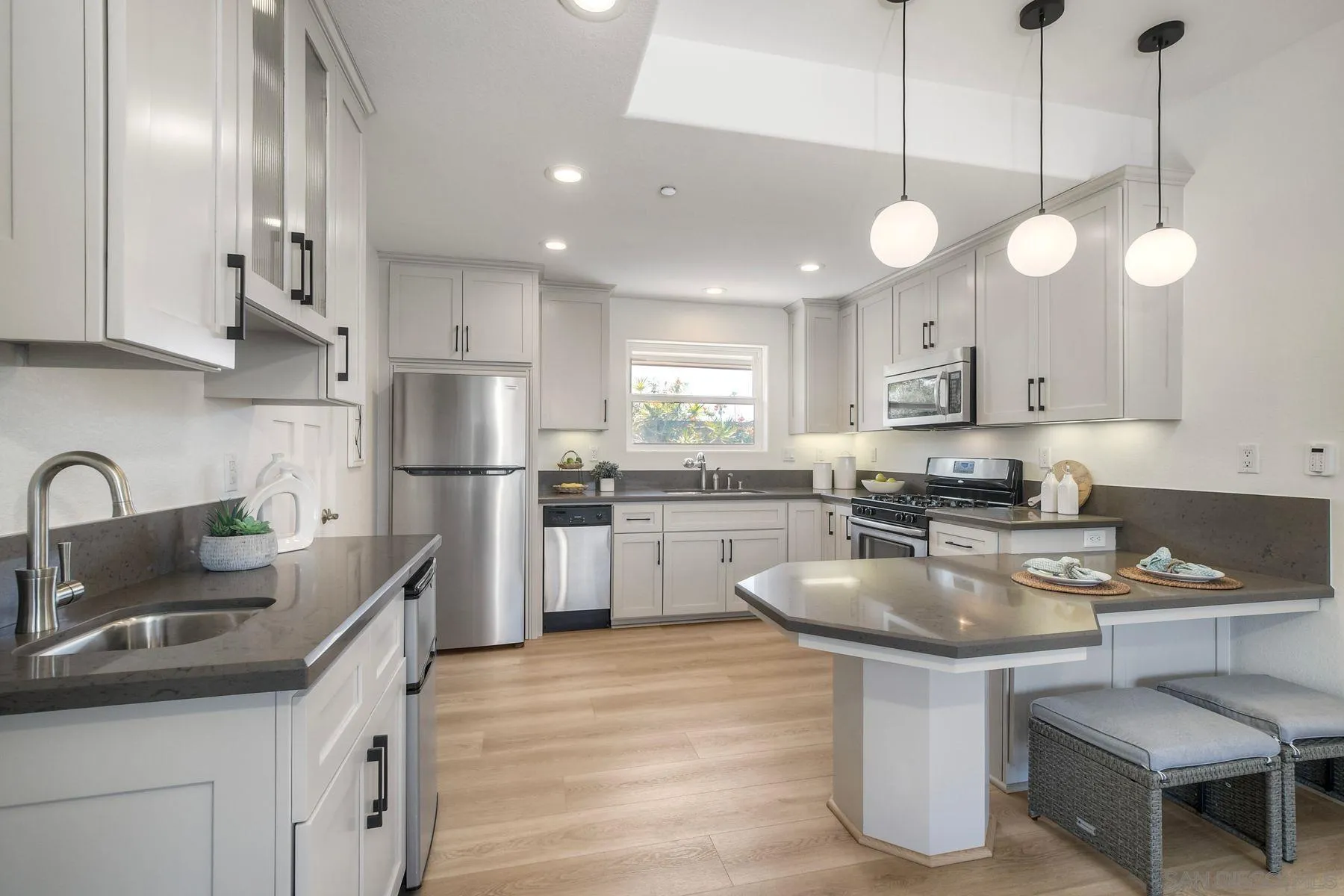 https://cdn.realtyfeed.com/cdn/127/260010164/225e67c128a1f4951a2f0f309222e13b.webp