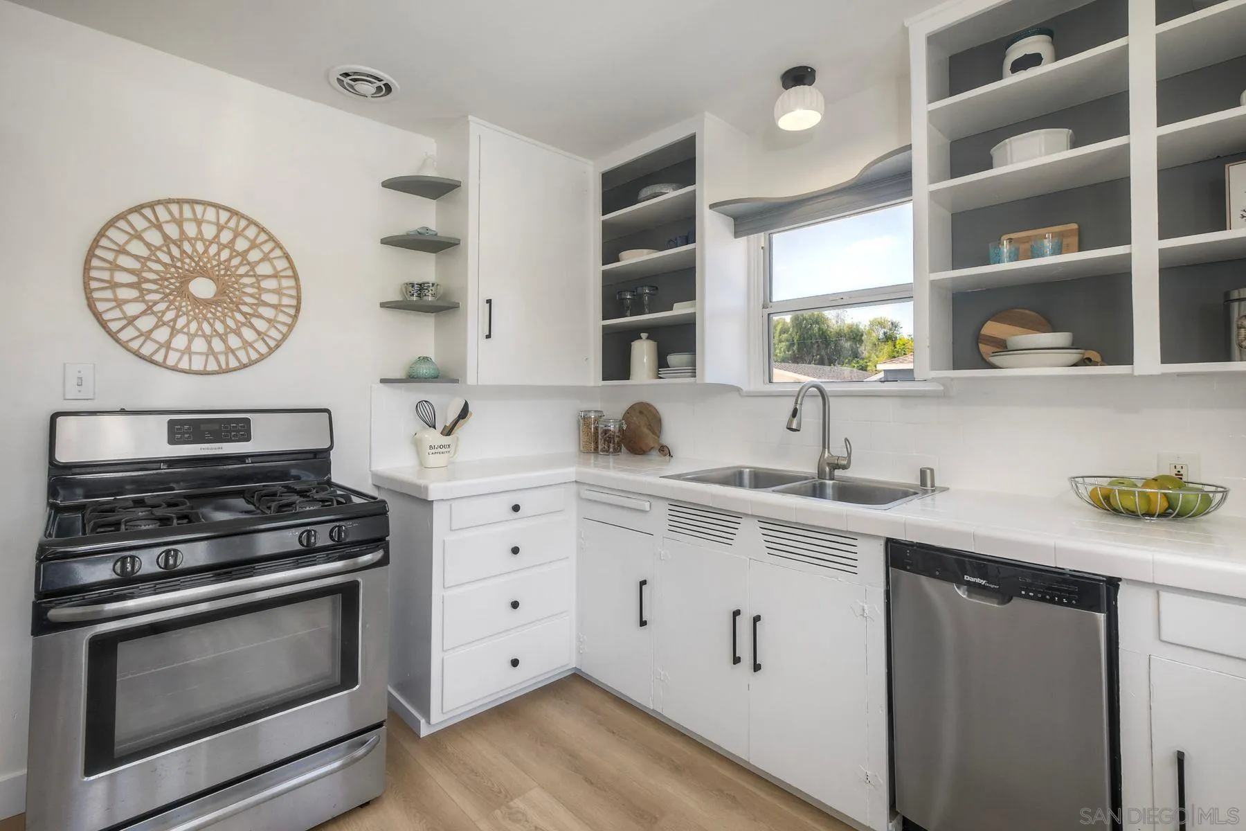https://cdn.realtyfeed.com/cdn/127/260010164/24464199ac67786582065d9bcdf455aa.webp