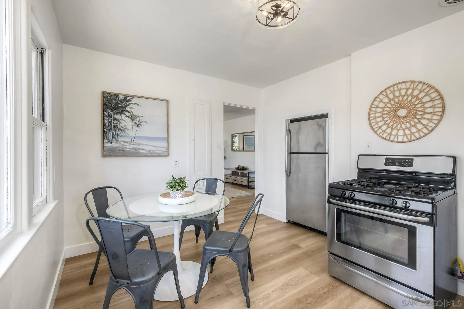 https://cdn.realtyfeed.com/cdn/127/260010164/71d885d9fabebe5f25d0f2908af9aa14.webp