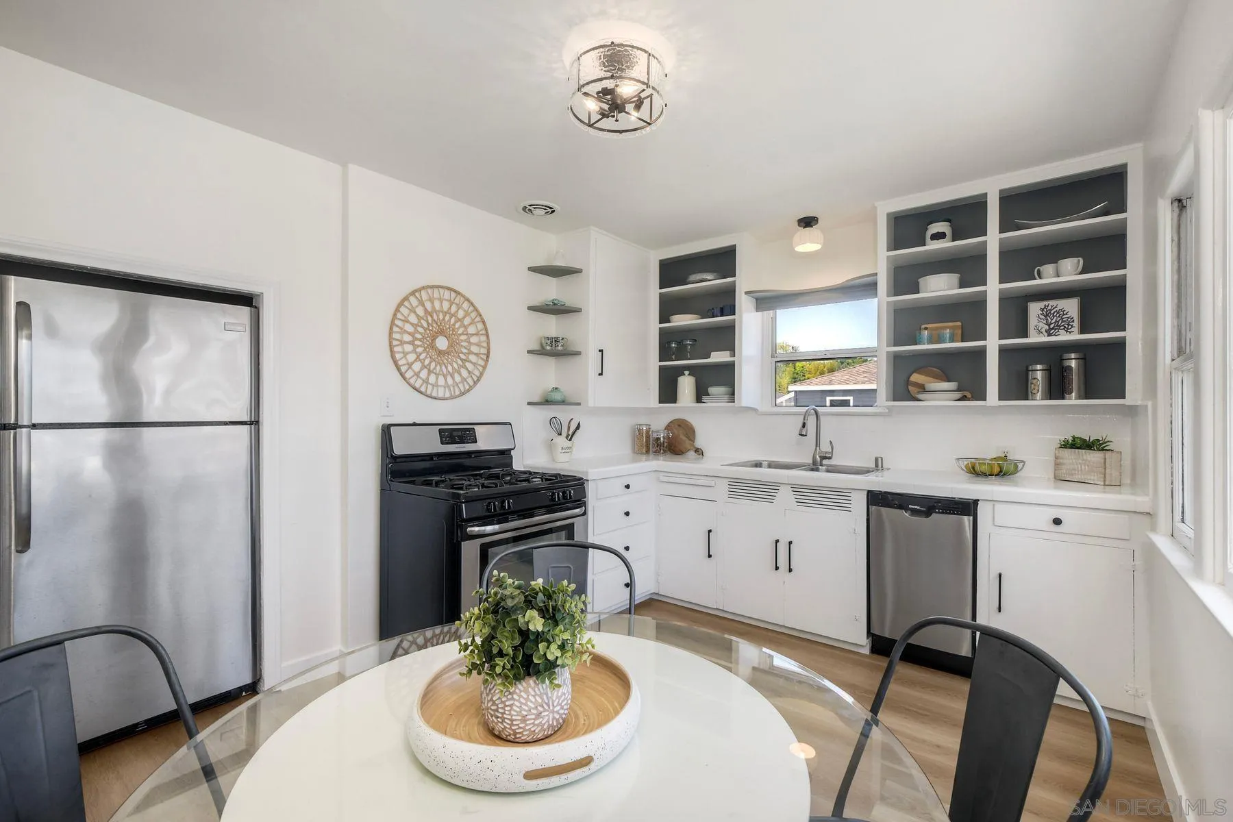 https://cdn.realtyfeed.com/cdn/127/260010164/ba2b1d1b6189c5a01c413f62b7fb2479.webp