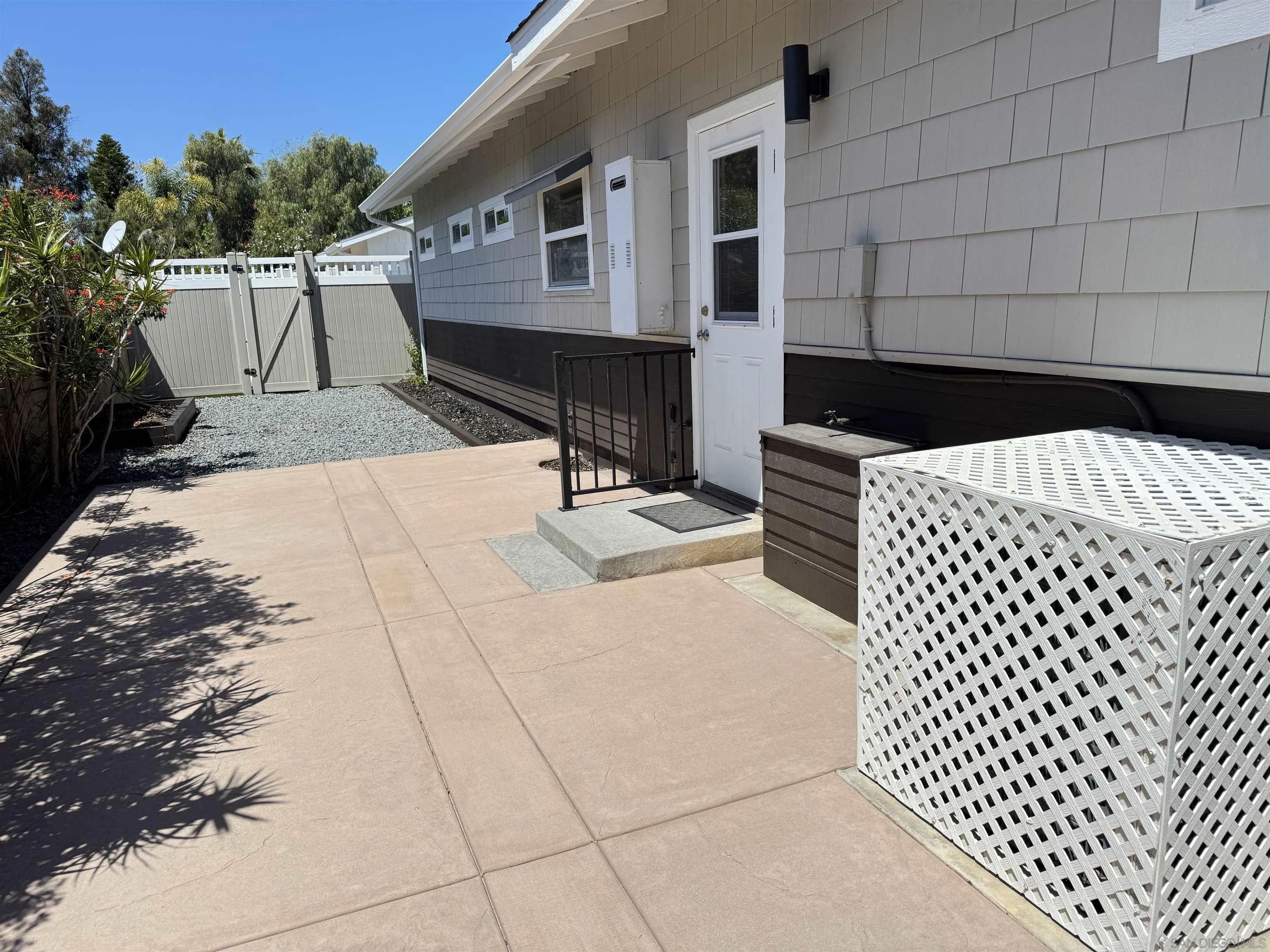 https://cdn.realtyfeed.com/cdn/127/260010164/f9cc6aa6bd42829963957e82dc176553.webp