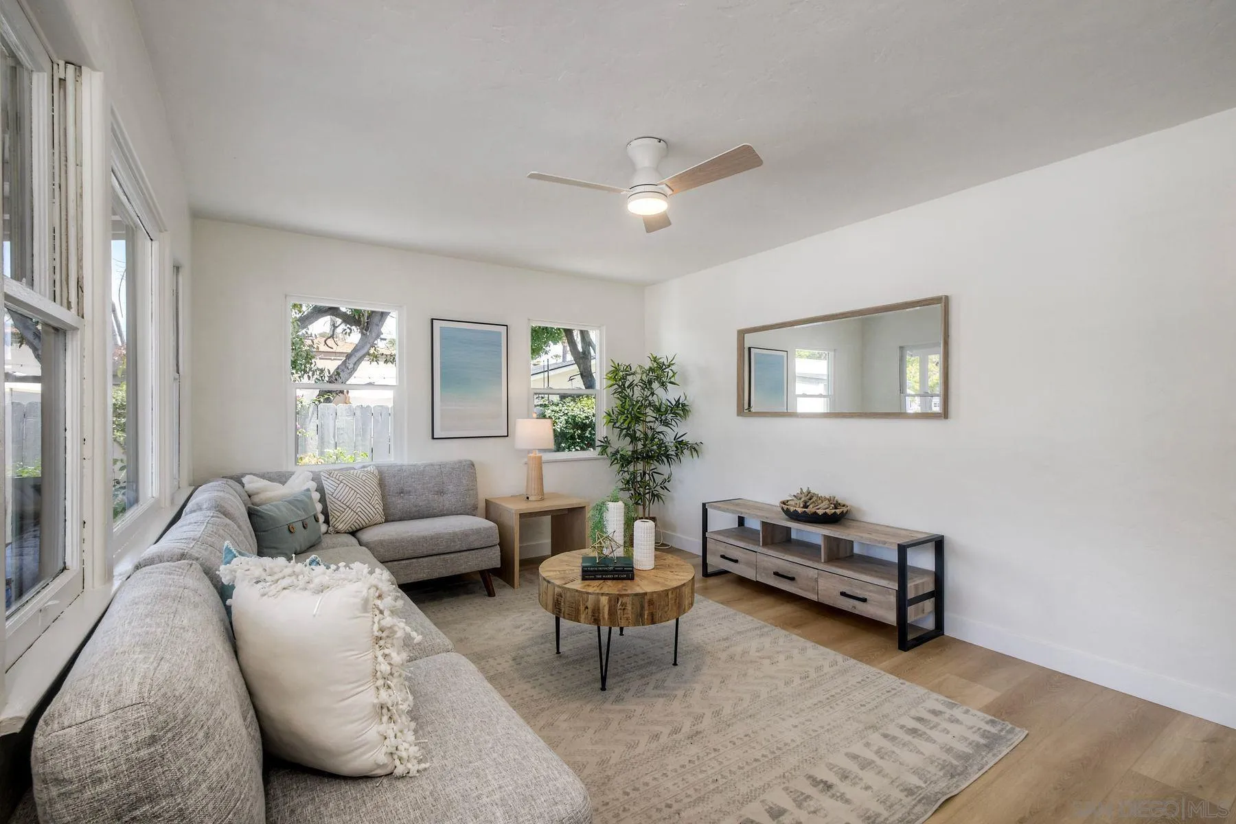 https://cdn.realtyfeed.com/cdn/127/260010164/fdccb1233a664ca792aa464ee4d72ab2.webp