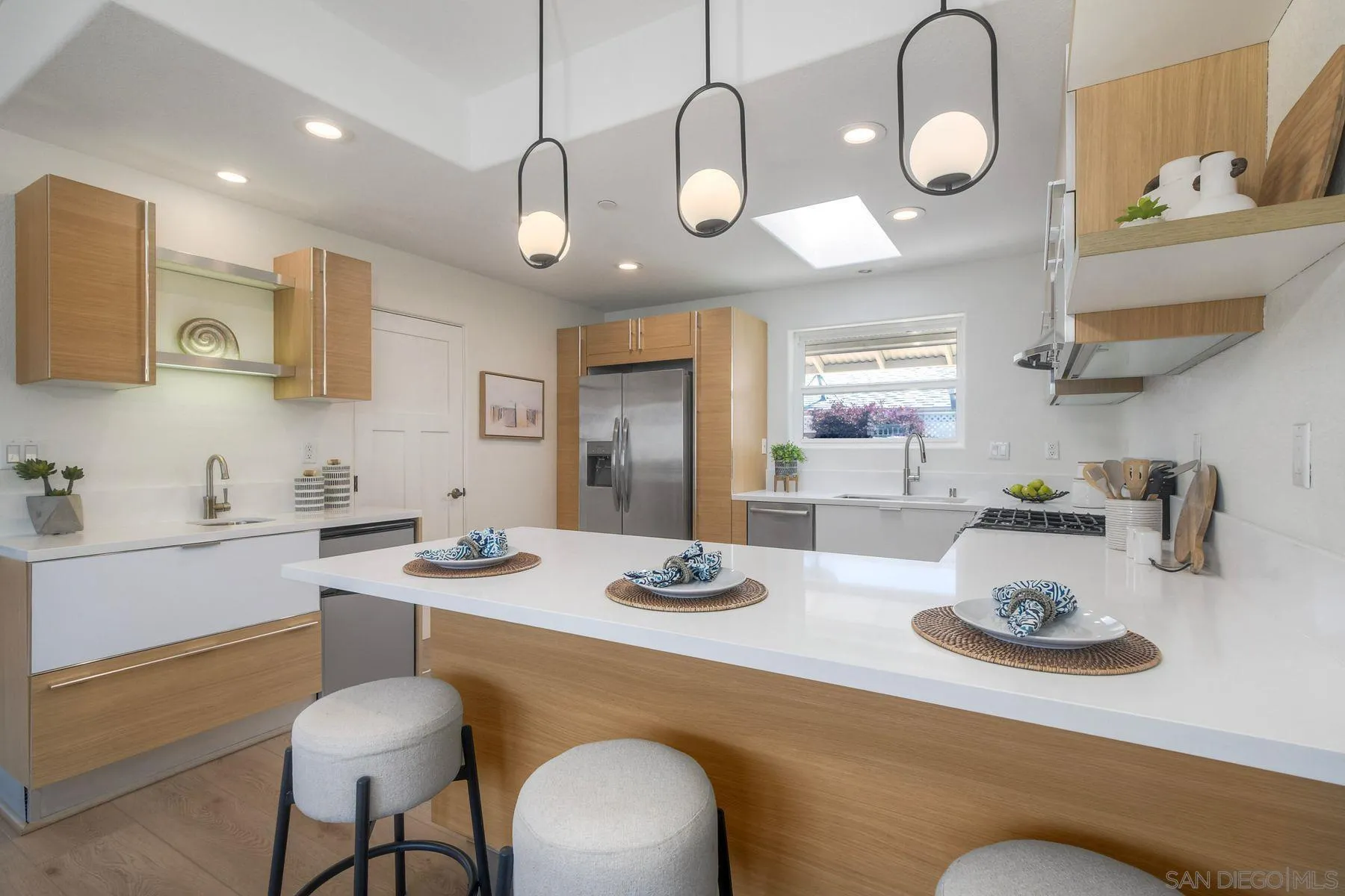 https://cdn.realtyfeed.com/cdn/127/260010165/696cc11bf89b7dd7a6f5b3701d98de15.webp