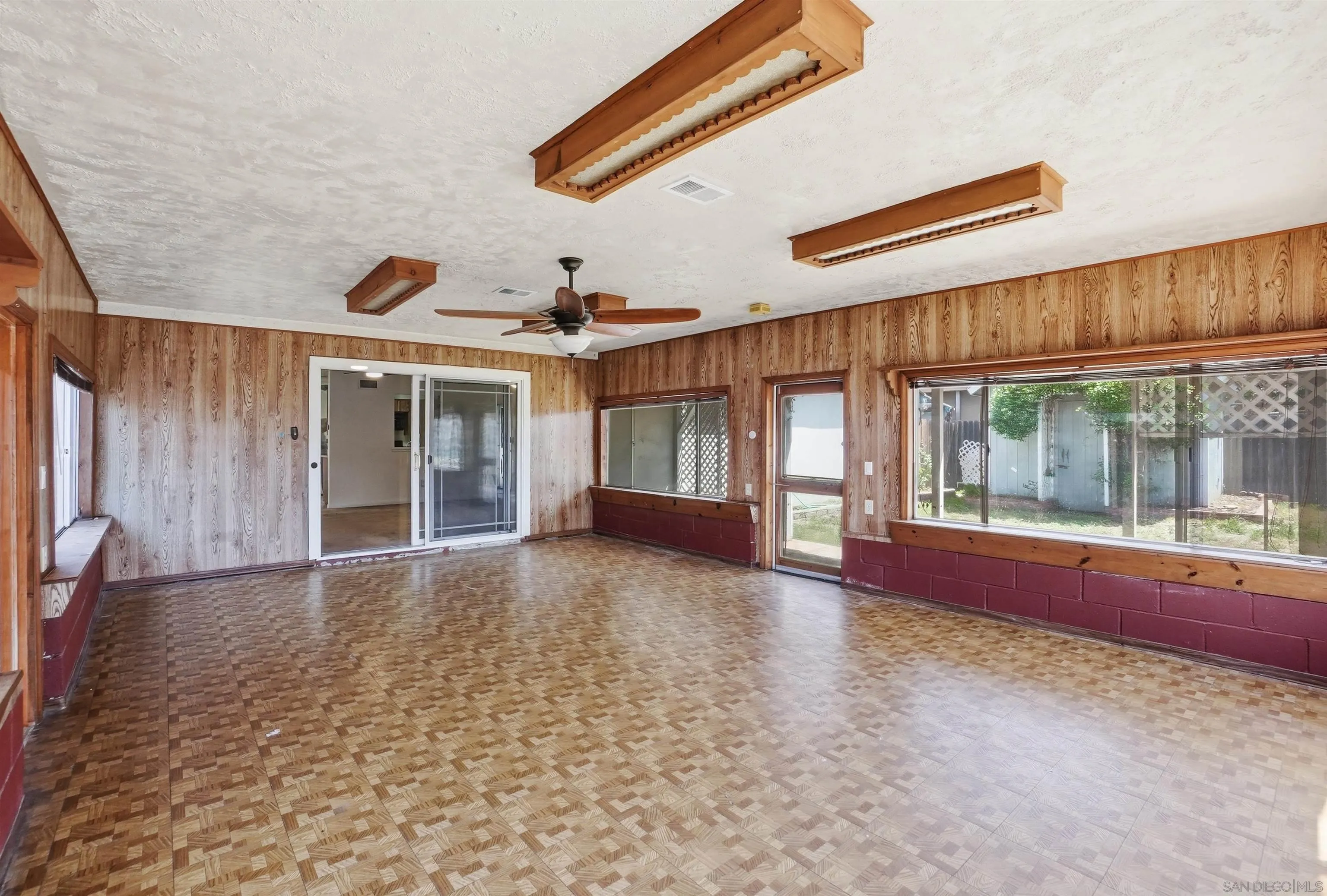 https://cdn.realtyfeed.com/cdn/127/260010166/9e9d9a25b424a0d8ce68bef50148fb09.webp