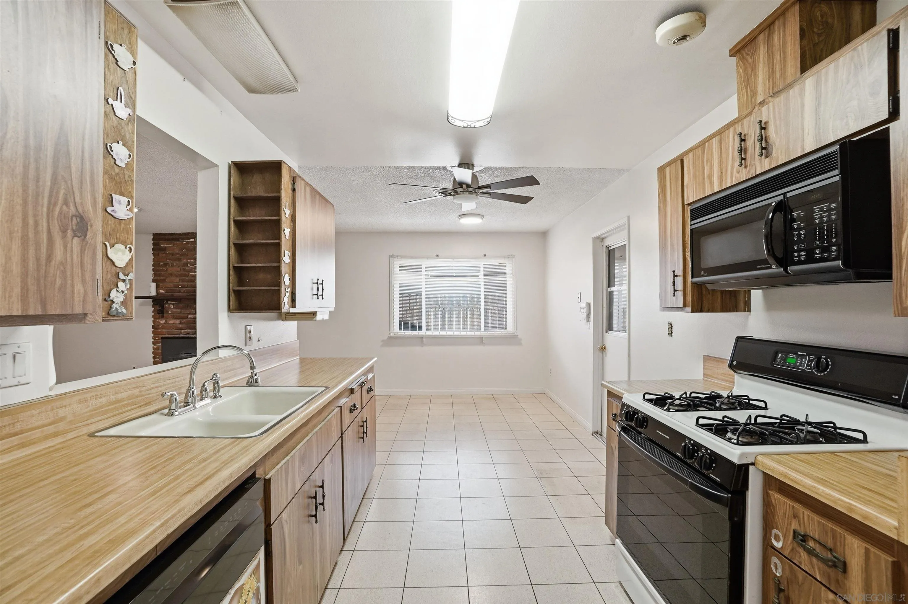 https://cdn.realtyfeed.com/cdn/127/260010166/a8f1c2fefd2f39b88d5f323ecb8465a7.webp
