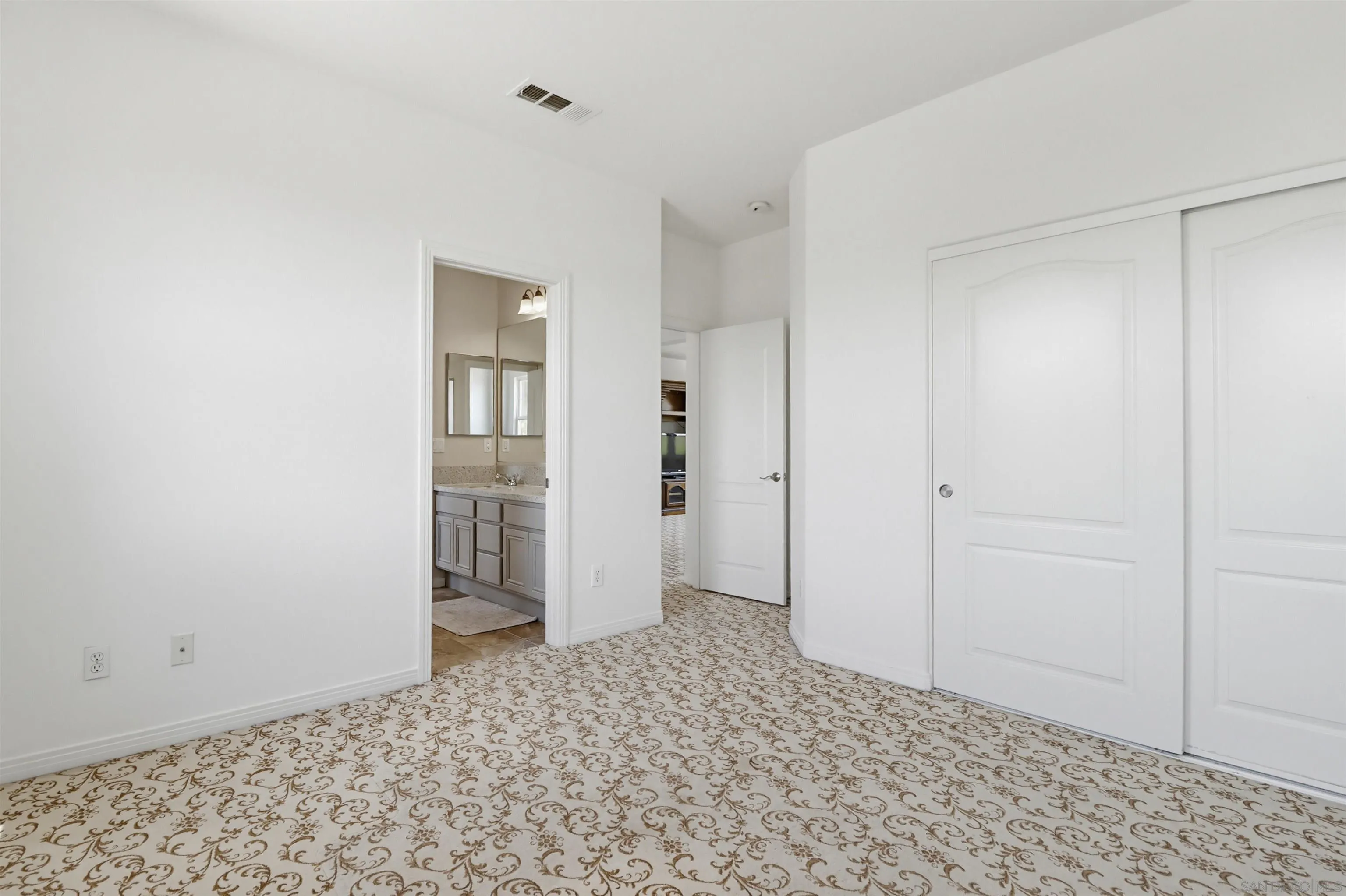 https://cdn.realtyfeed.com/cdn/127/260010170/4d7ae2d9e7ce9ed6fae8ee39e7018d26.webp