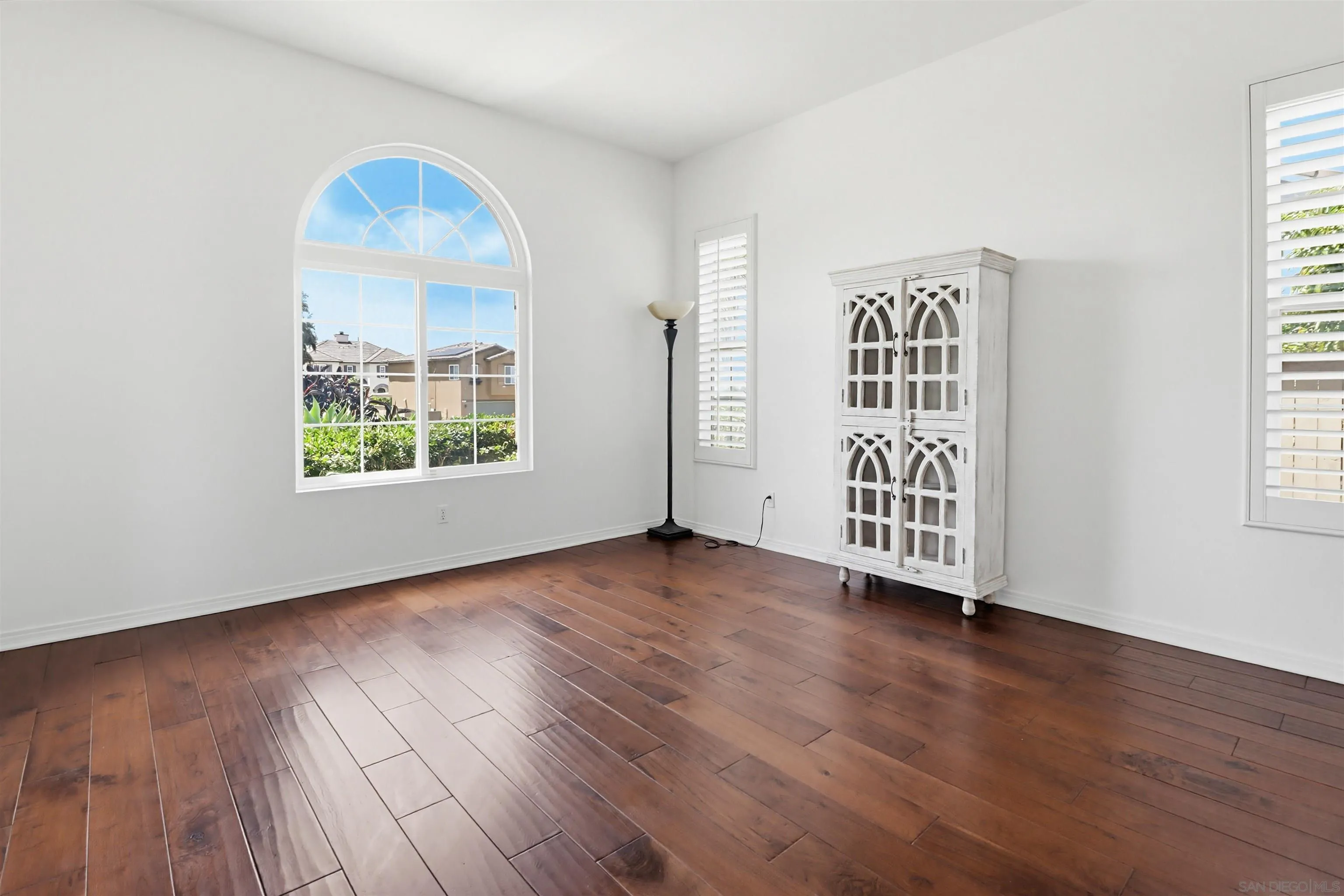 https://cdn.realtyfeed.com/cdn/127/260010170/57cae9f2e4a619cb66296123675c0681.webp