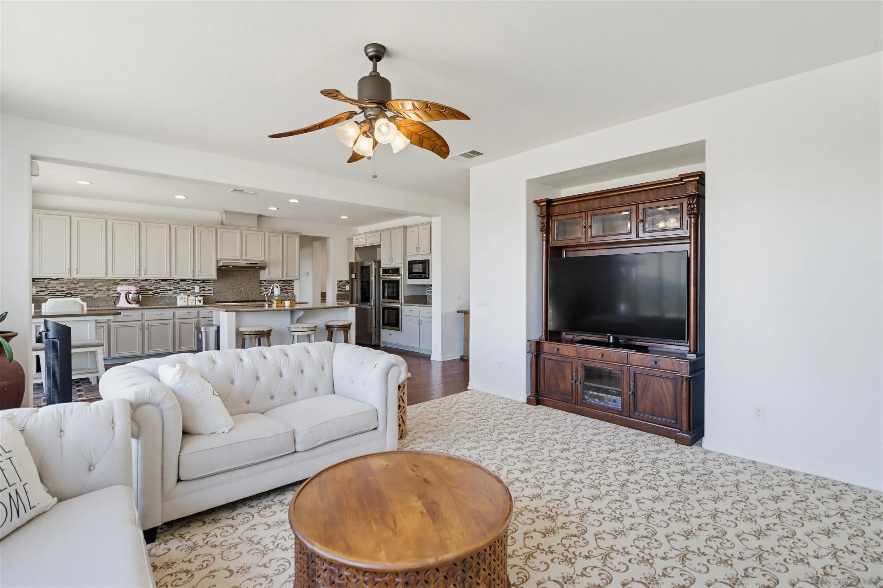 https://cdn.realtyfeed.com/cdn/127/260010170/8c96b0deceeddffdc9f240d8eb36d2b5.webp