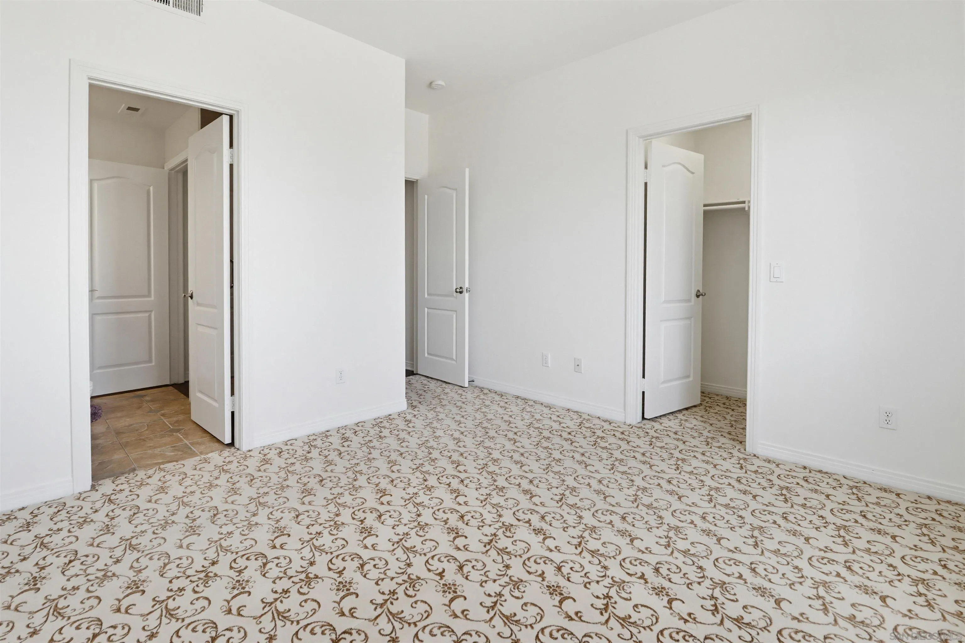 https://cdn.realtyfeed.com/cdn/127/260010170/946ad233b599e46e220b4adfa30cf608.webp