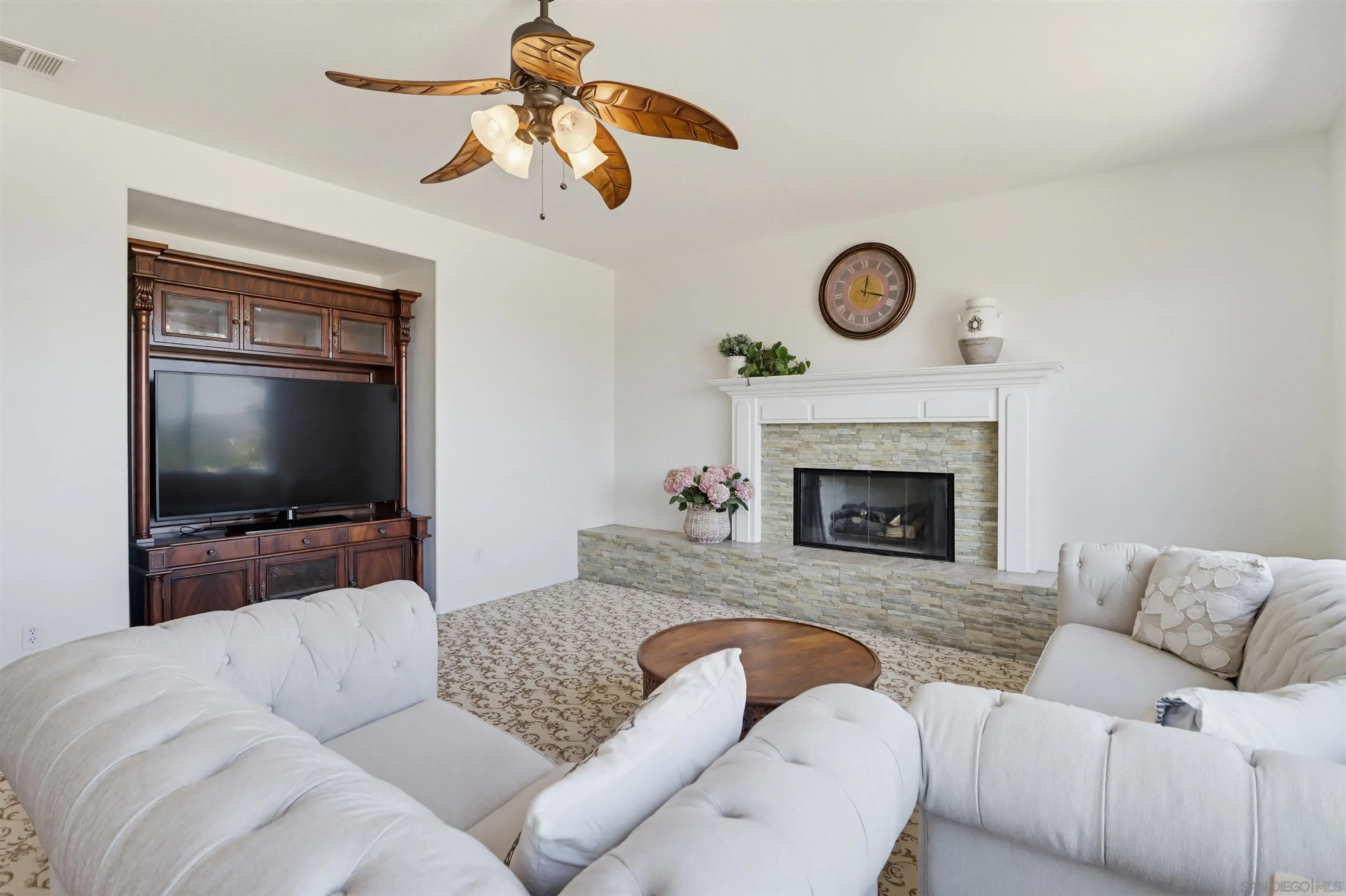 https://cdn.realtyfeed.com/cdn/127/260010170/96cfddefc8565197067527454a3696c9.webp