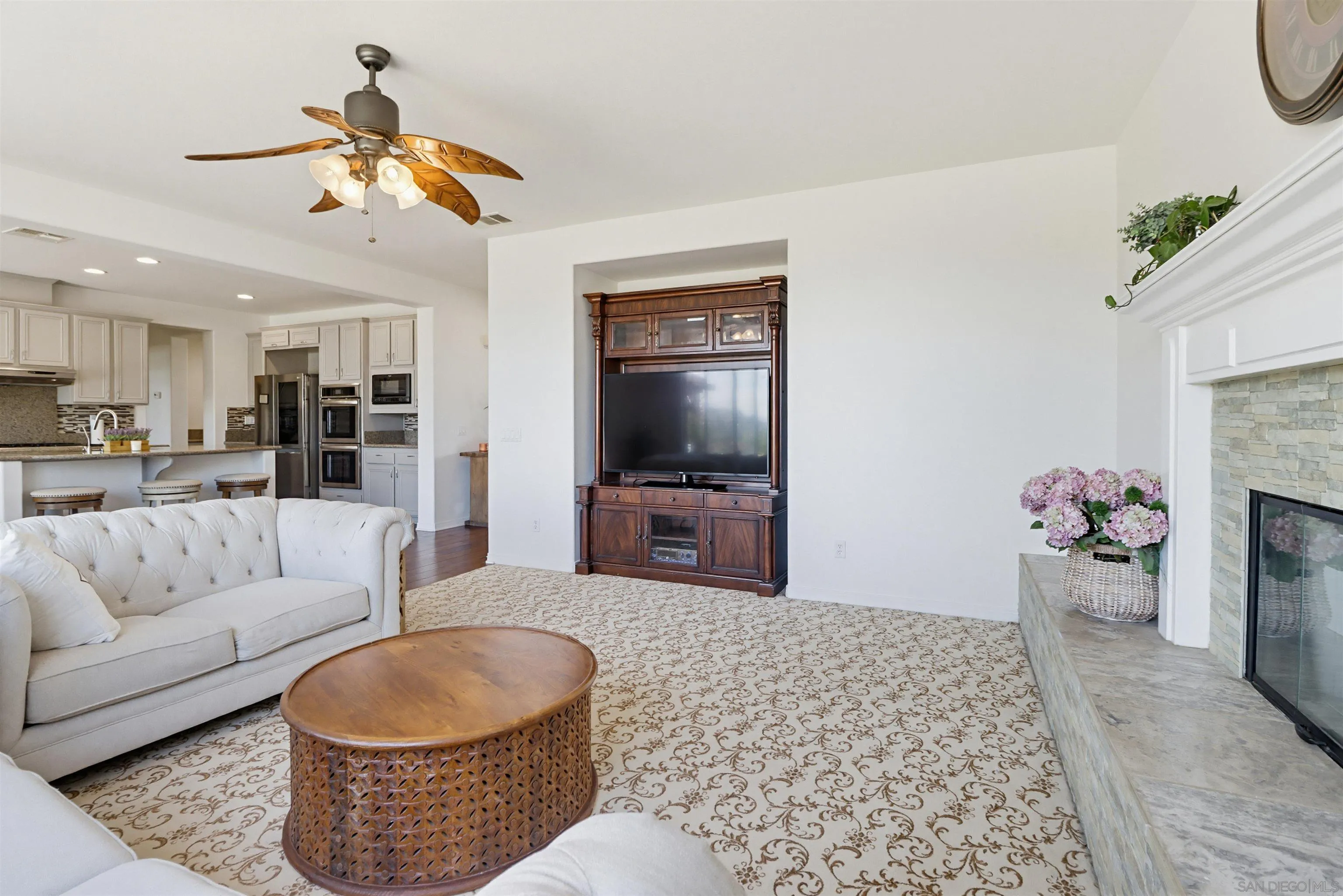 https://cdn.realtyfeed.com/cdn/127/260010170/b7178fa2ee03a2f0abe2a0630dbd7bdb.webp