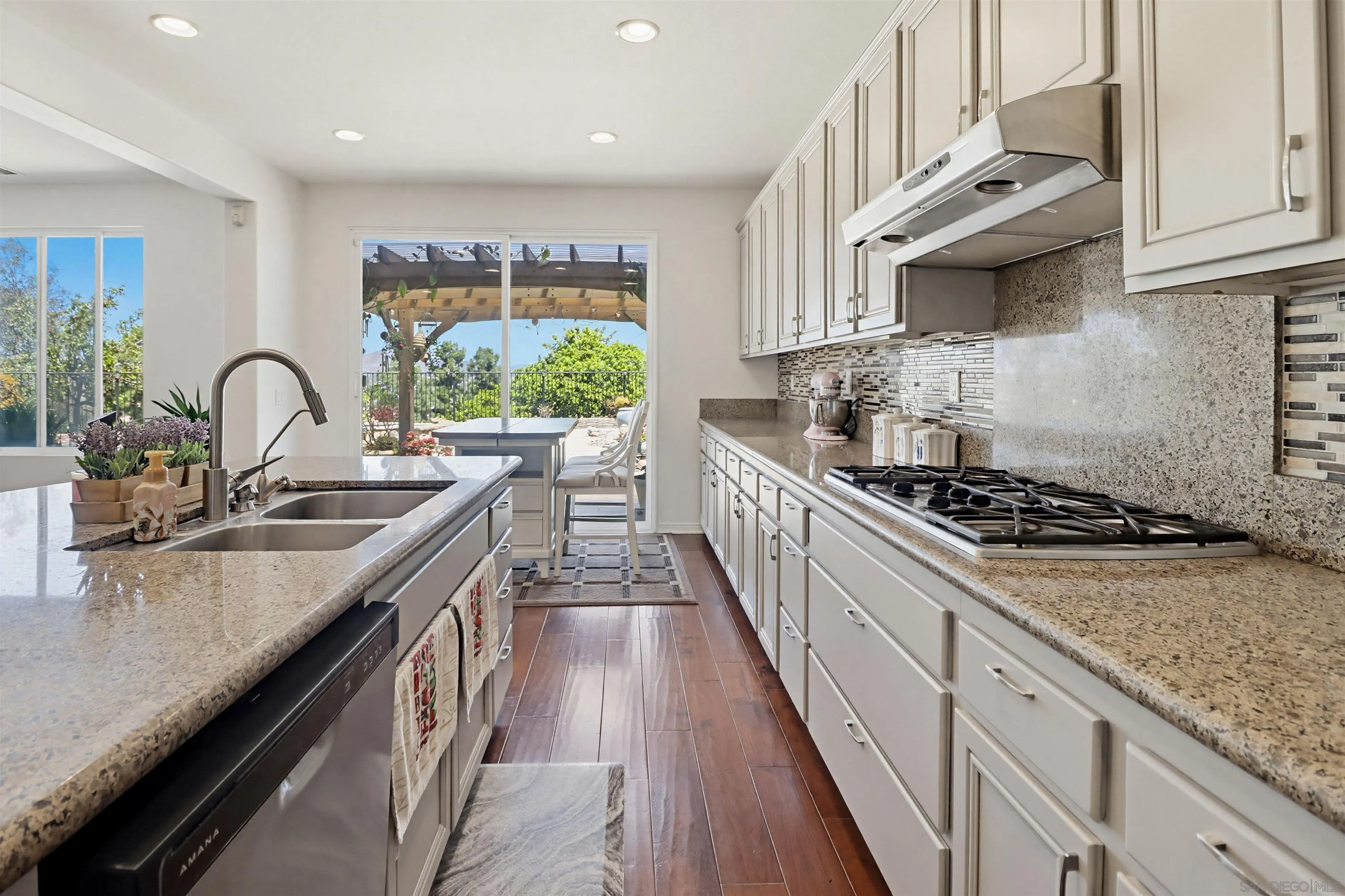 https://cdn.realtyfeed.com/cdn/127/260010170/cee61ec93200e2d70604ea95d171aca6.webp