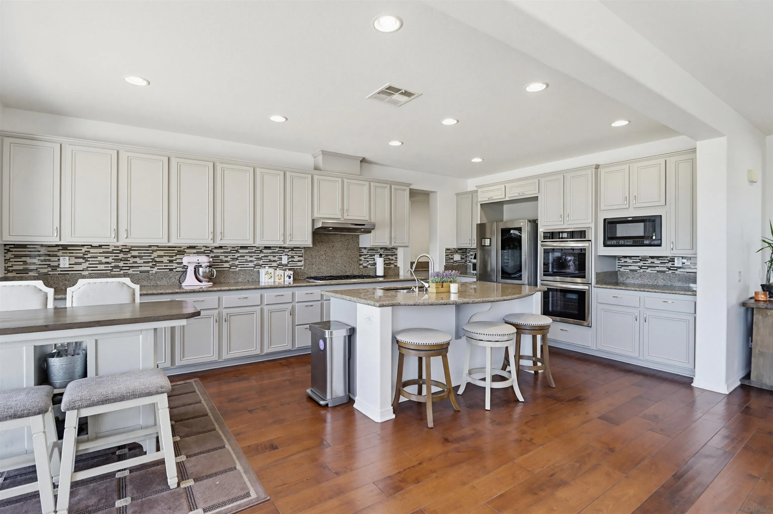 https://cdn.realtyfeed.com/cdn/127/260010170/d2dd27b68a12098ba719f0234dca3059.webp