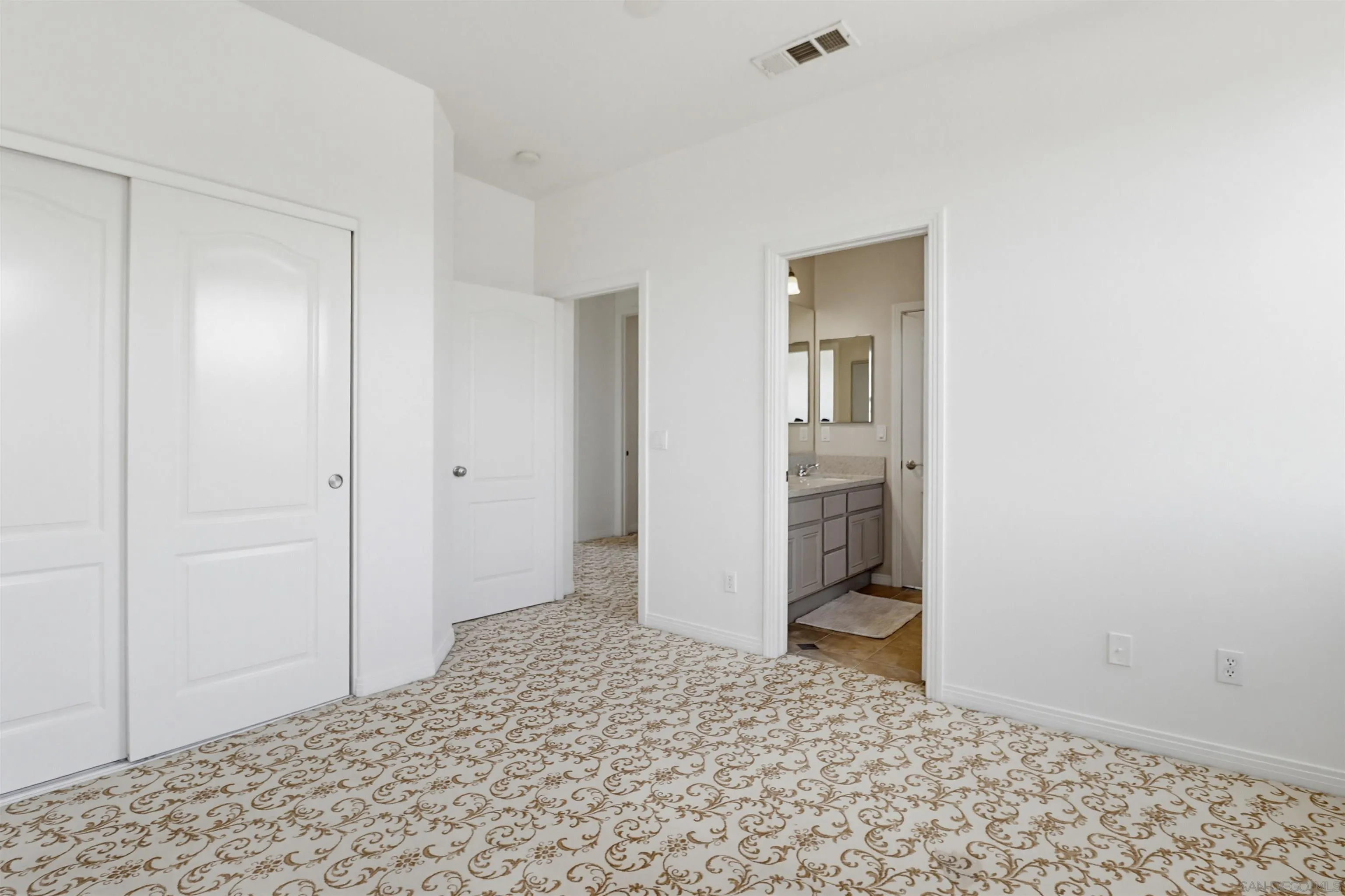 https://cdn.realtyfeed.com/cdn/127/260010170/d72ebd4d20dafeafeeaad18f92a19817.webp