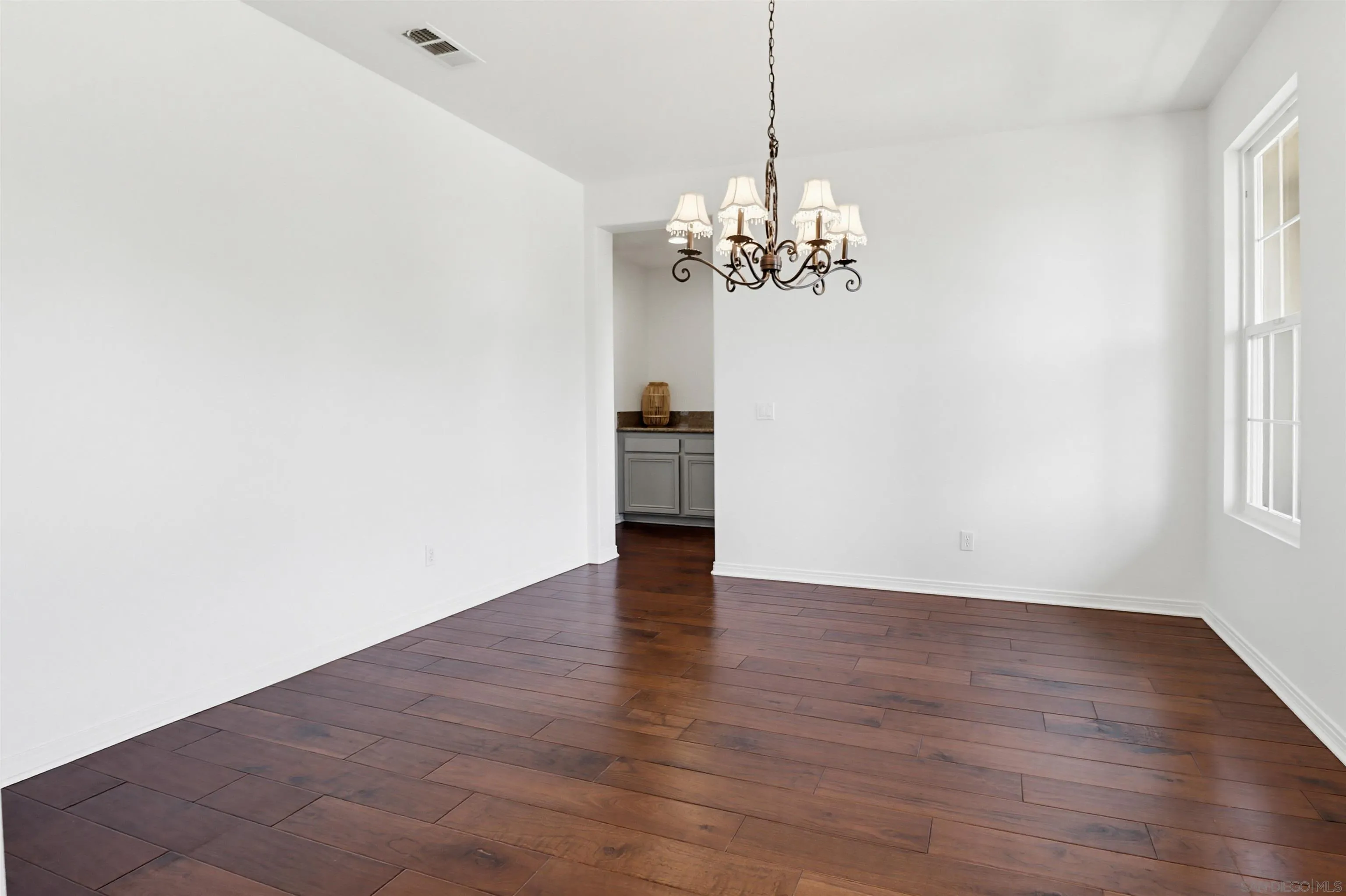 https://cdn.realtyfeed.com/cdn/127/260010170/f1077ac9b9ce77353911d48b3fa534f0.webp