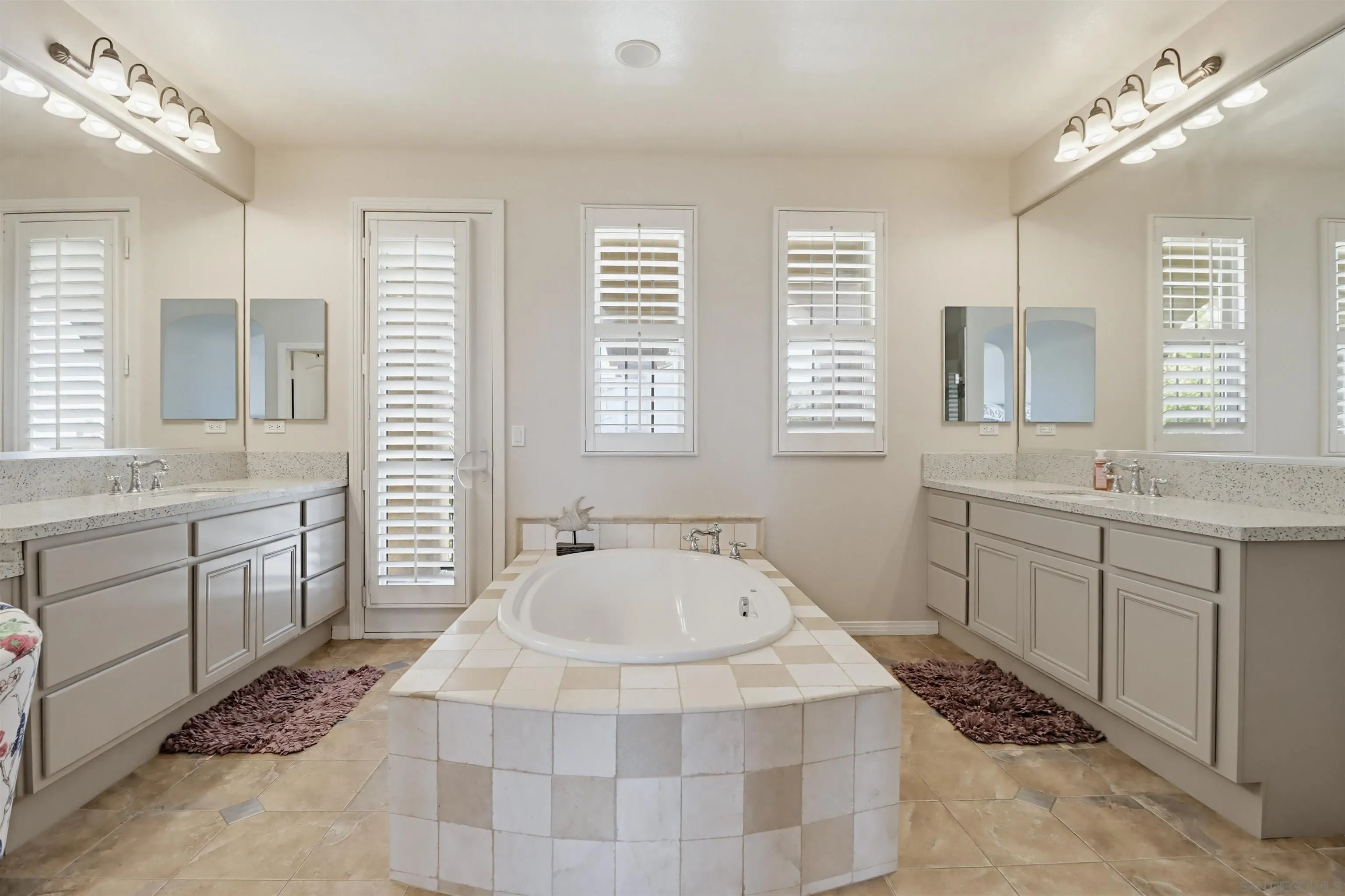 https://cdn.realtyfeed.com/cdn/127/260010170/f55b75aec43c9d371cb34ec2ea987c67.webp
