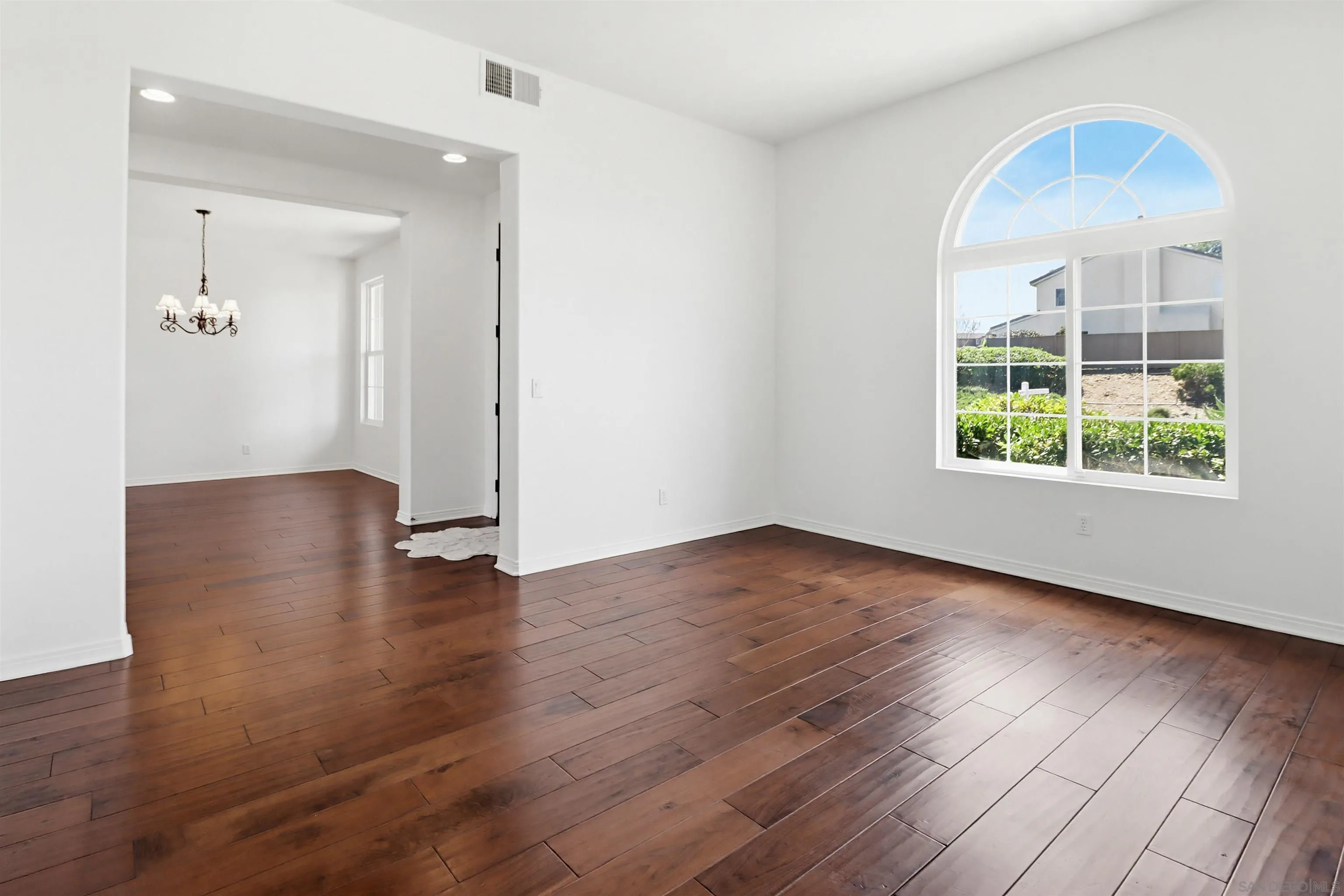 https://cdn.realtyfeed.com/cdn/127/260010170/f877dd7d4b06f398e62fac077144ffff.webp