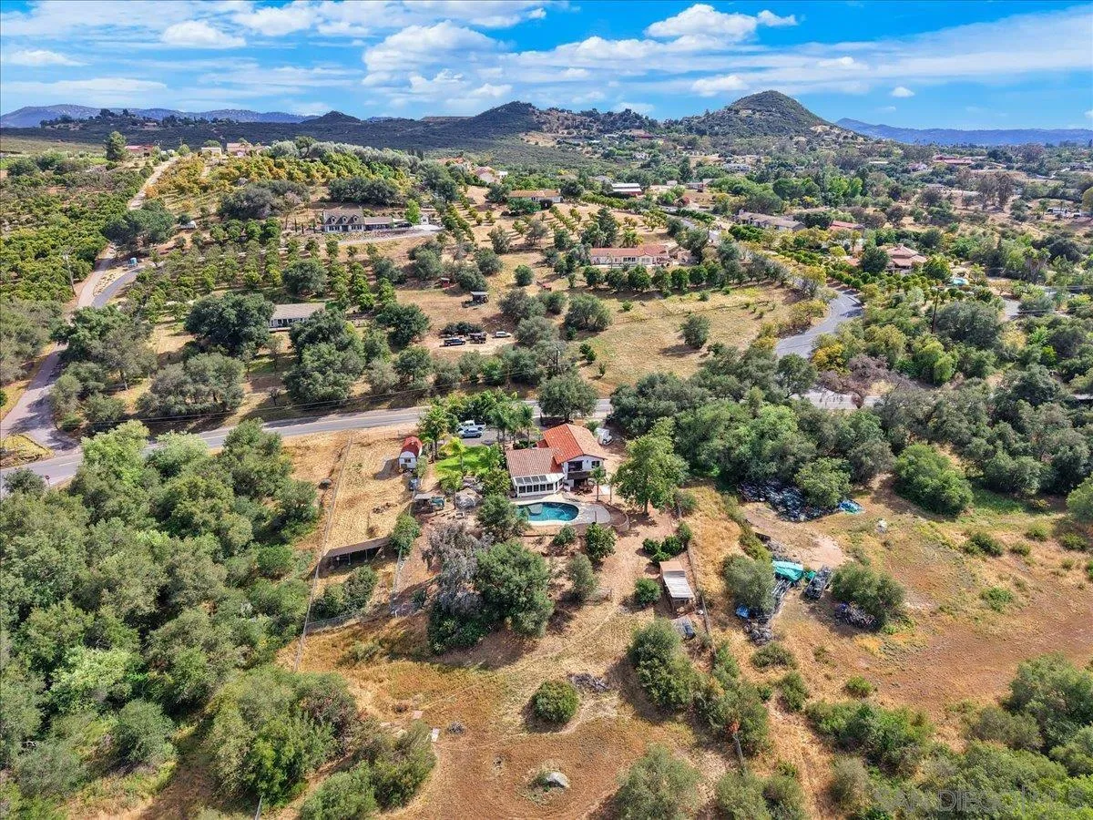 https://cdn.realtyfeed.com/cdn/127/260010173/57bea5d27132296348c22c00a9b9e1ad.webp