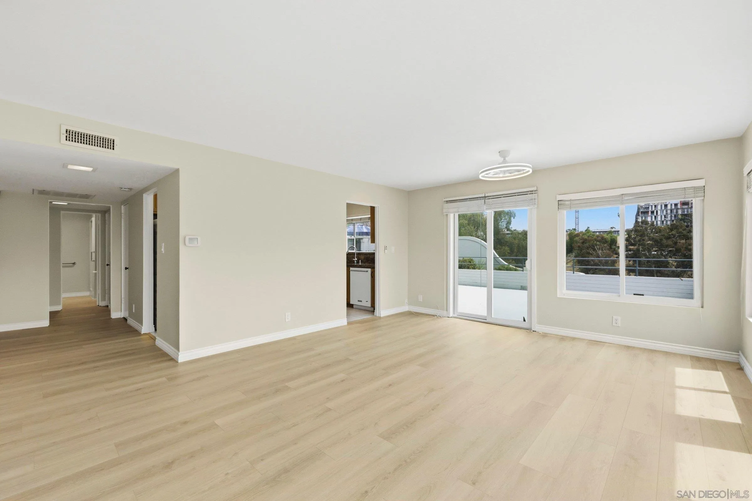 Photo #4: 260010180 Listing: Photo #4