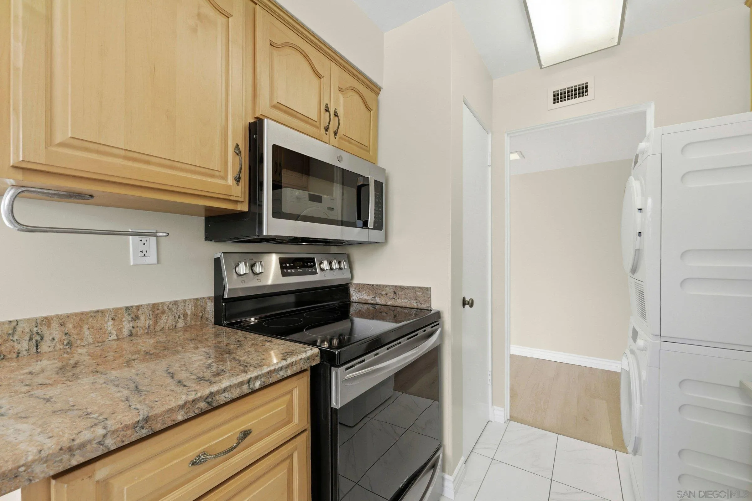 Photo #9: 260010180 Listing: Photo #9