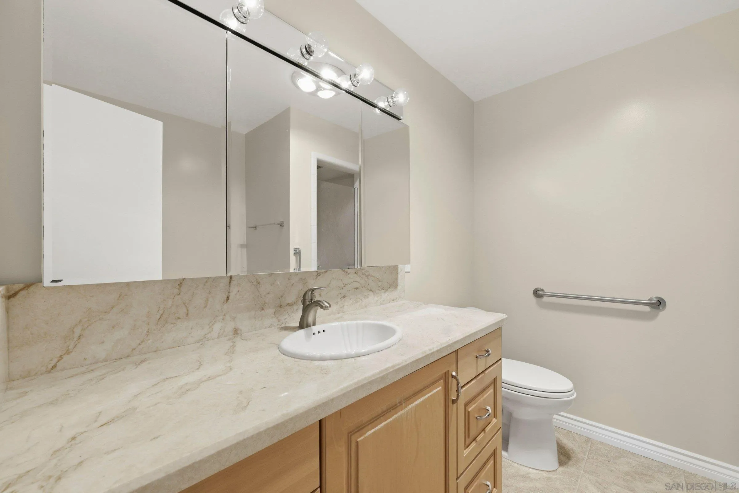 Photo #15: 260010180 Listing: Photo #15