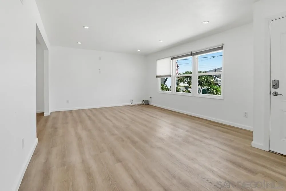 https://cdn.realtyfeed.com/cdn/127/260010182/98d938f42a6193004c95fc5f39e61dd7.webp