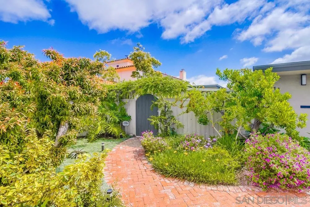 https://cdn.realtyfeed.com/cdn/127/260010184/6f8c2f26495d51b77351e595ae99155e.webp