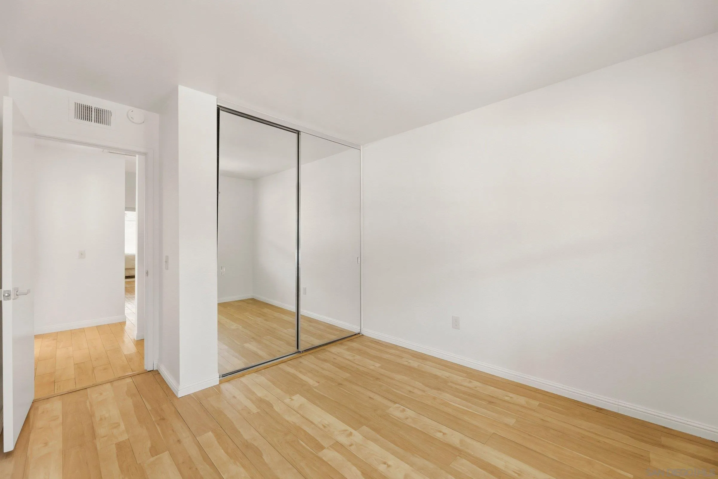 https://cdn.realtyfeed.com/cdn/127/260010191/452b13a166c7bd48f32570a19fd3a3dd.webp