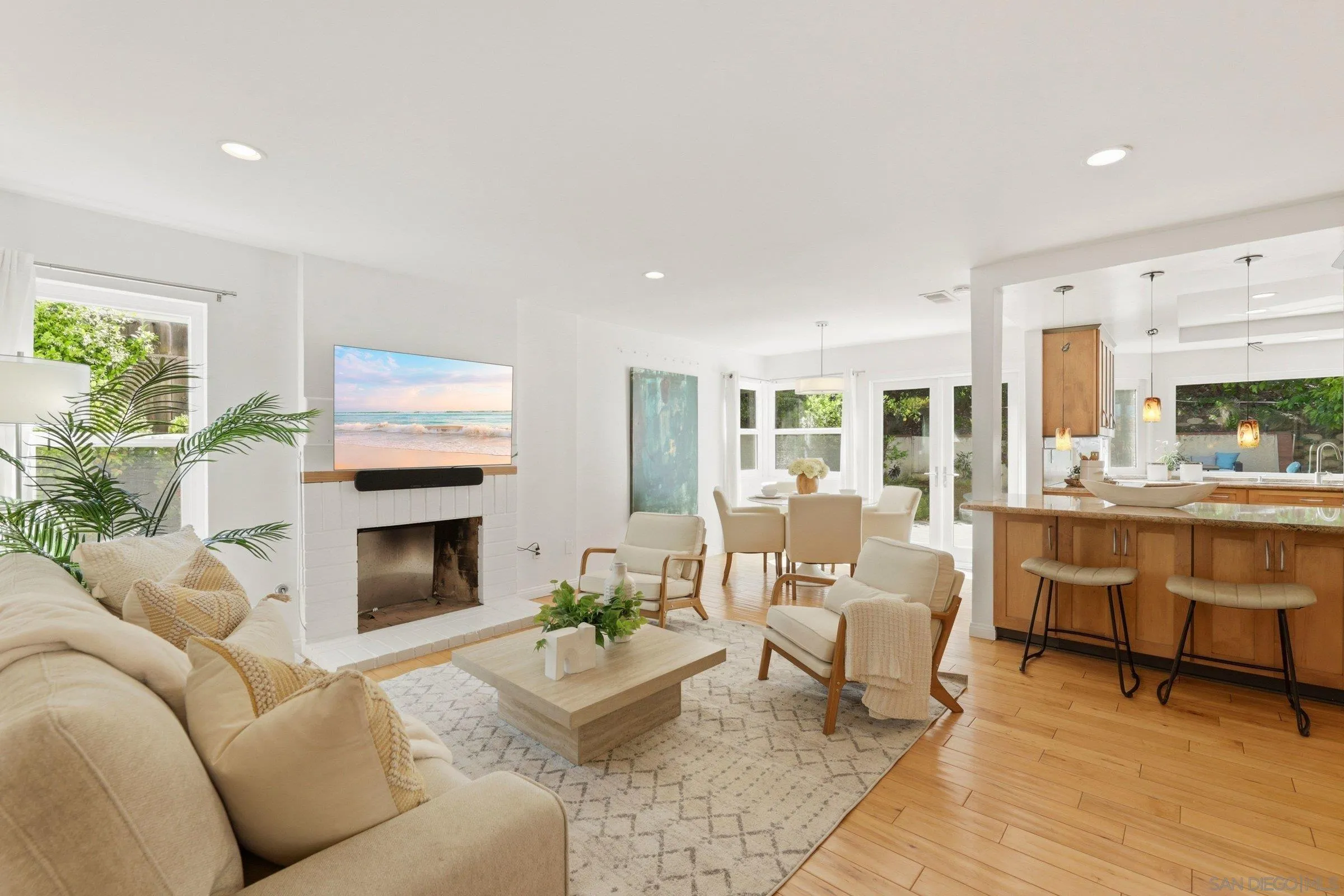 https://cdn.realtyfeed.com/cdn/127/260010191/49234ef2da36a1e1d6dfbd38116ef125.webp