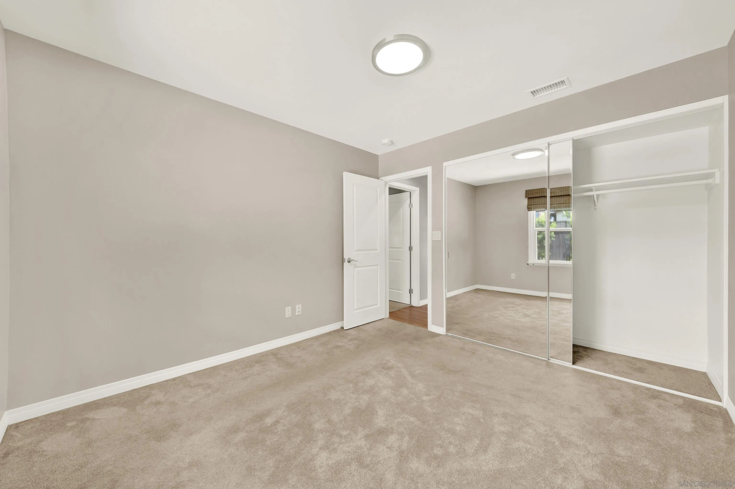 https://cdn.realtyfeed.com/cdn/127/260010193/1b7fff175825d5a288f7de3055c2ea50.webp