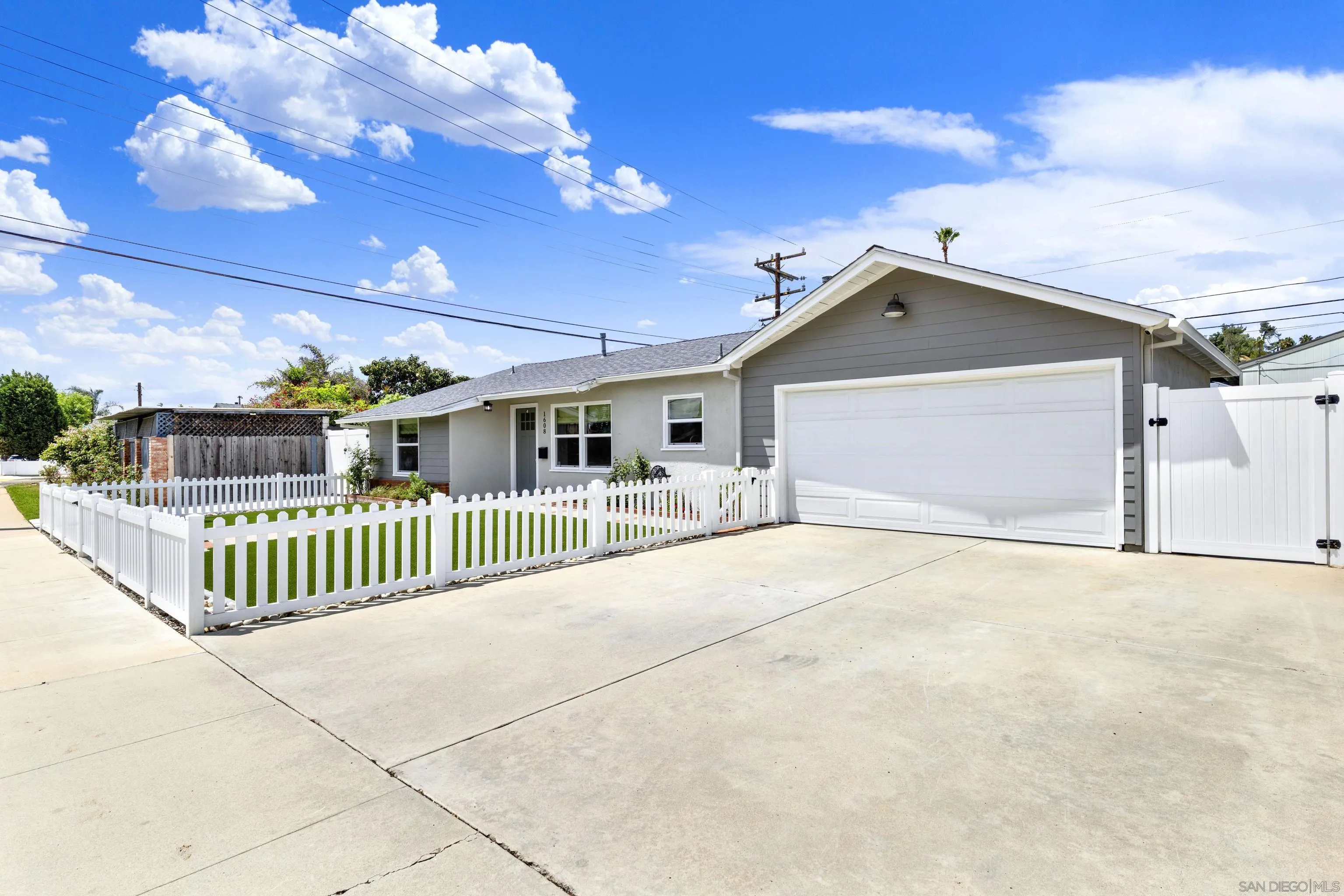 https://cdn.realtyfeed.com/cdn/127/260010193/24b482db6de70b34dd3793ef58c59761.webp