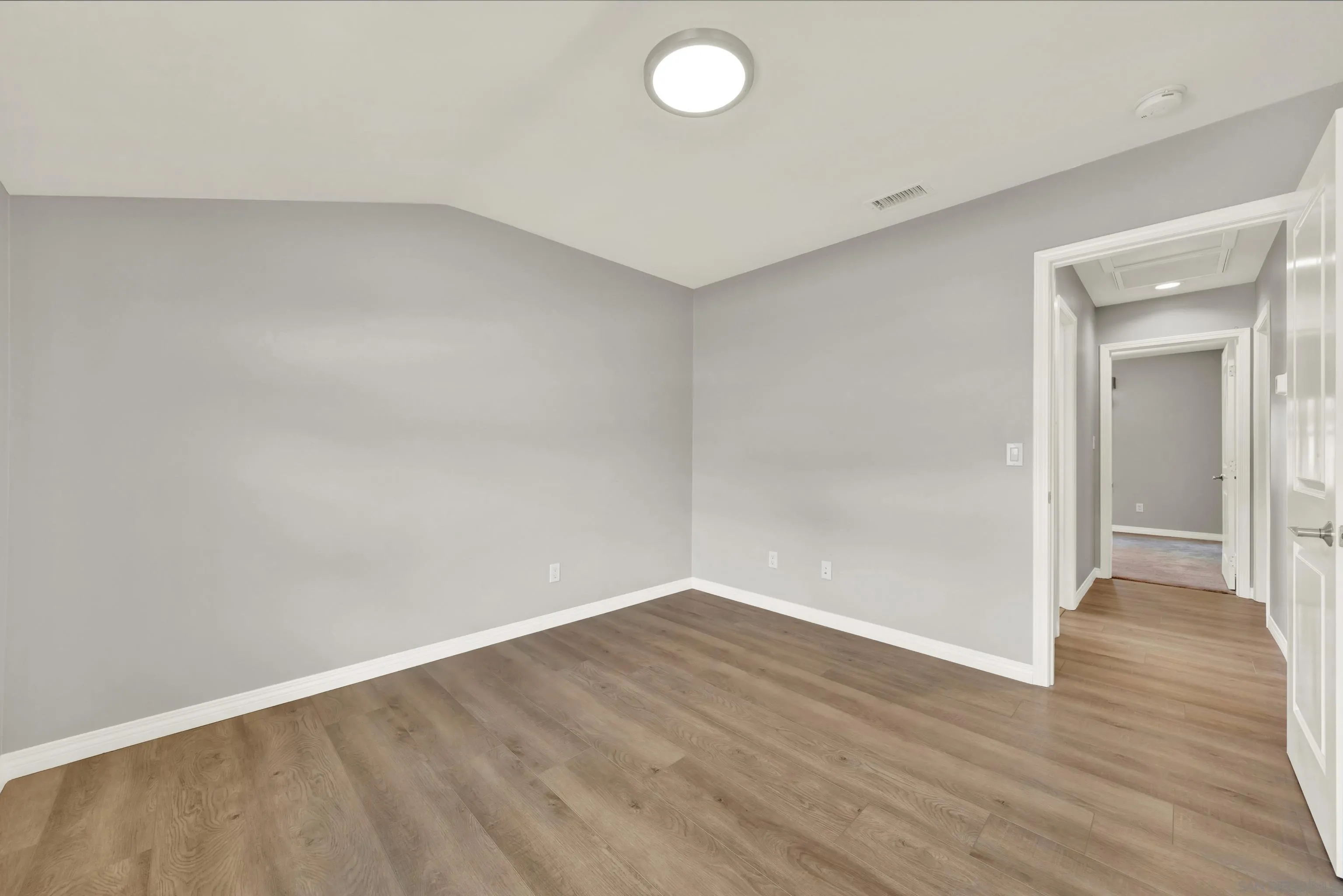 https://cdn.realtyfeed.com/cdn/127/260010193/34016178fa442aa6e61cdd8f8b983e32.webp