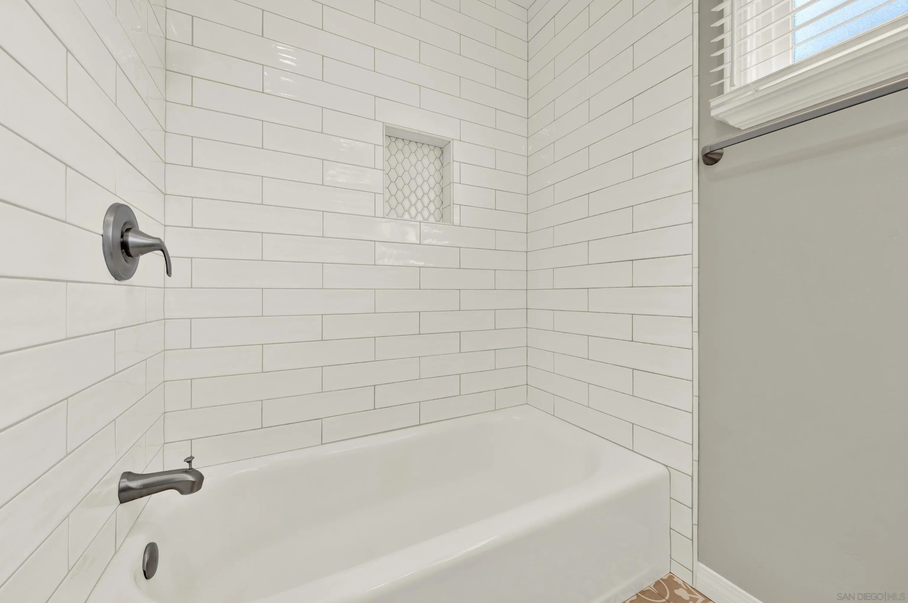 https://cdn.realtyfeed.com/cdn/127/260010193/3ab864eb5628ba56e18ae8399711a6df.webp