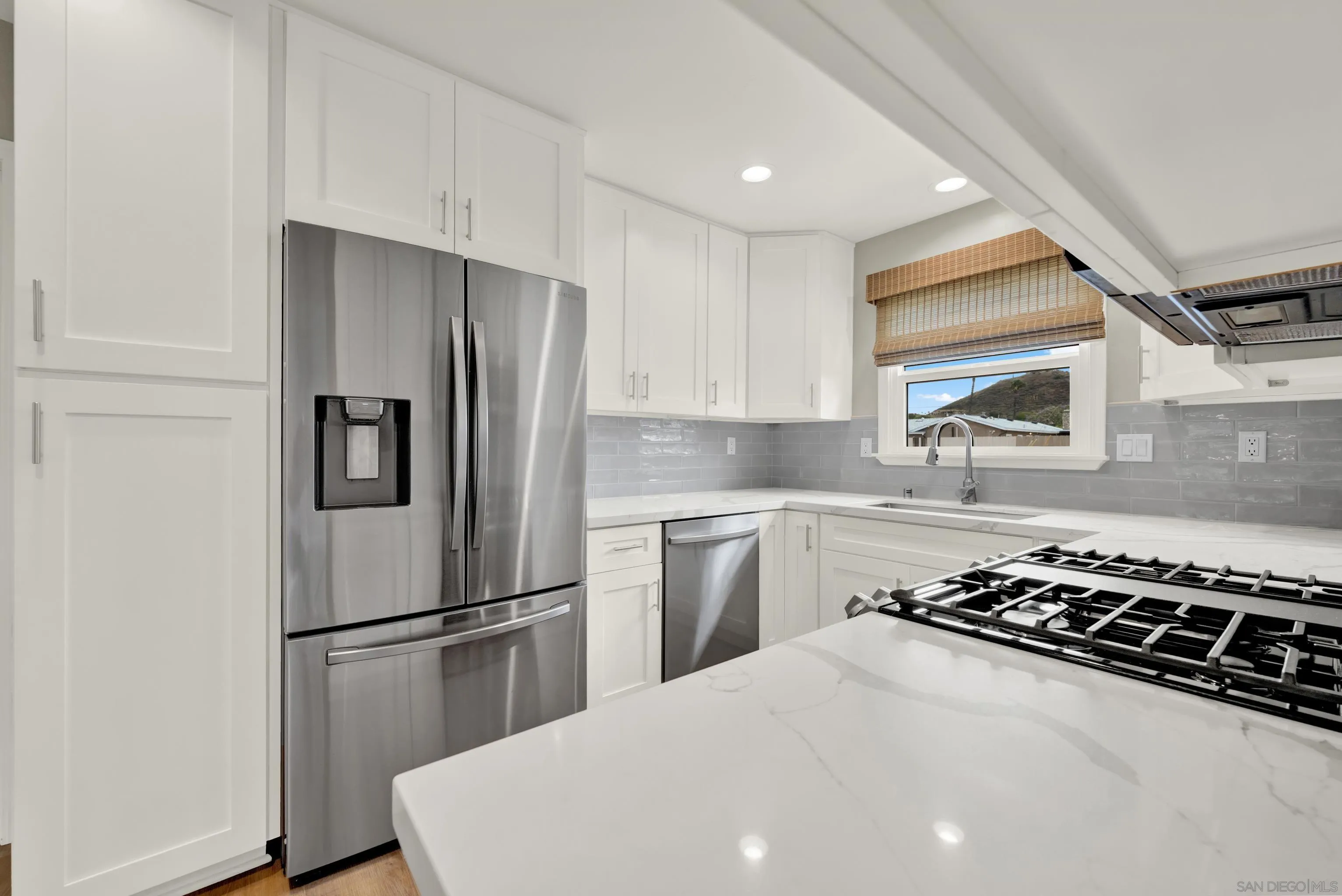 https://cdn.realtyfeed.com/cdn/127/260010193/49931bdf2dafd0a24a998aa690c10fb6.webp
